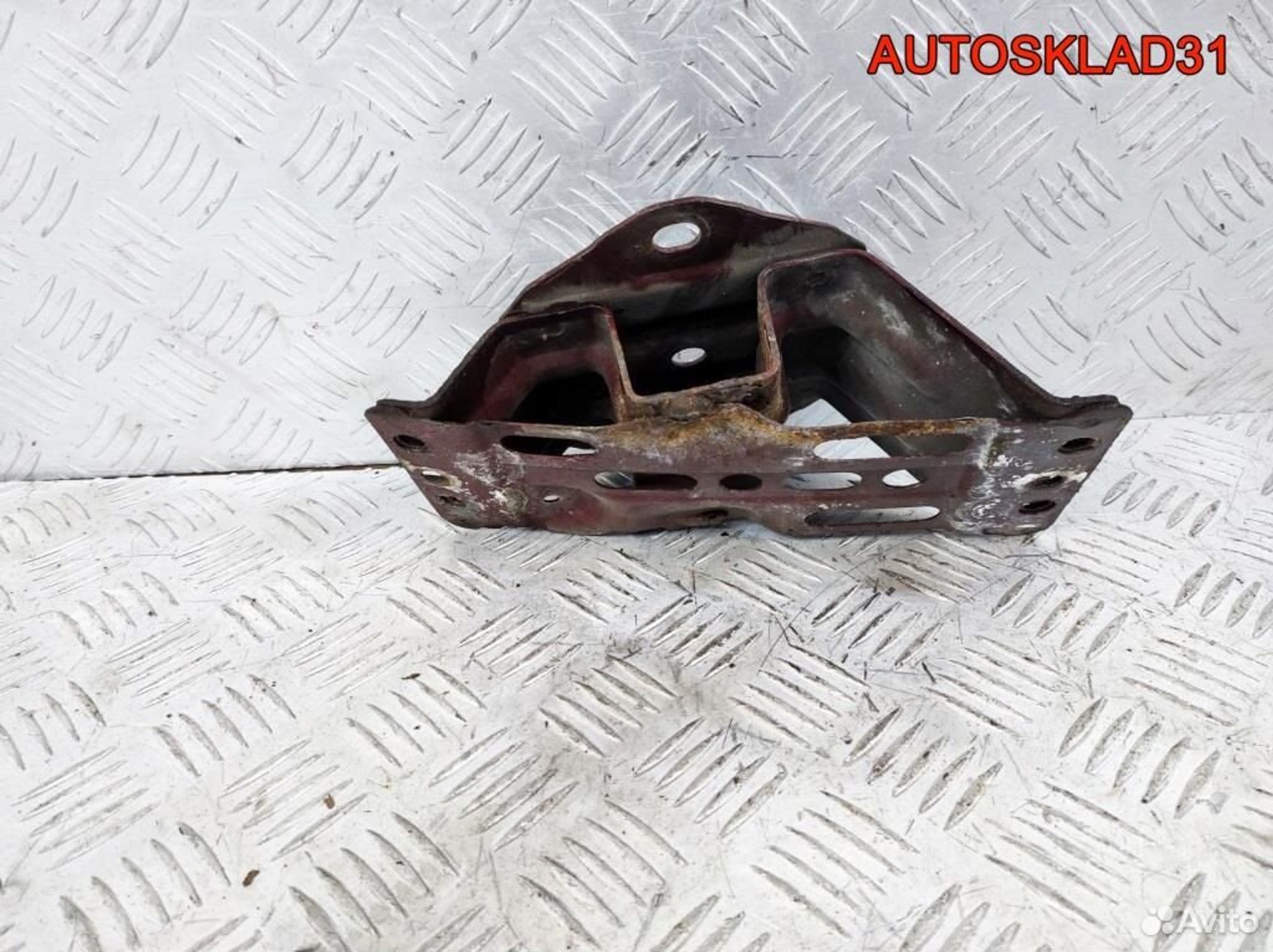 Кронштейн заднего бампера правый Toyota Avensis 2, 900 рублей, Дубовое