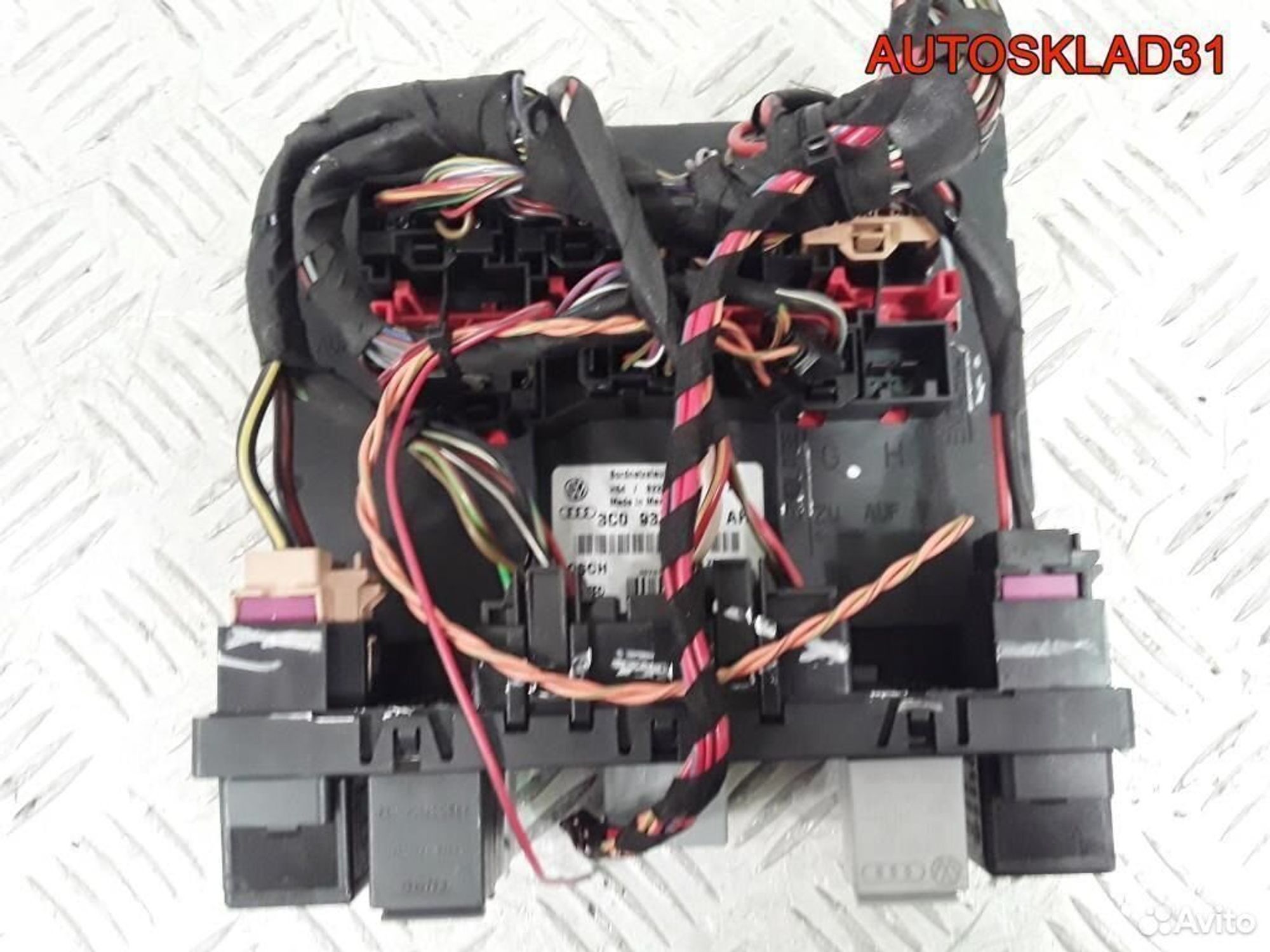 Блок комфорта Volkswagen Golf 5 3C0937049AH, 2100 рублей, Дубовое