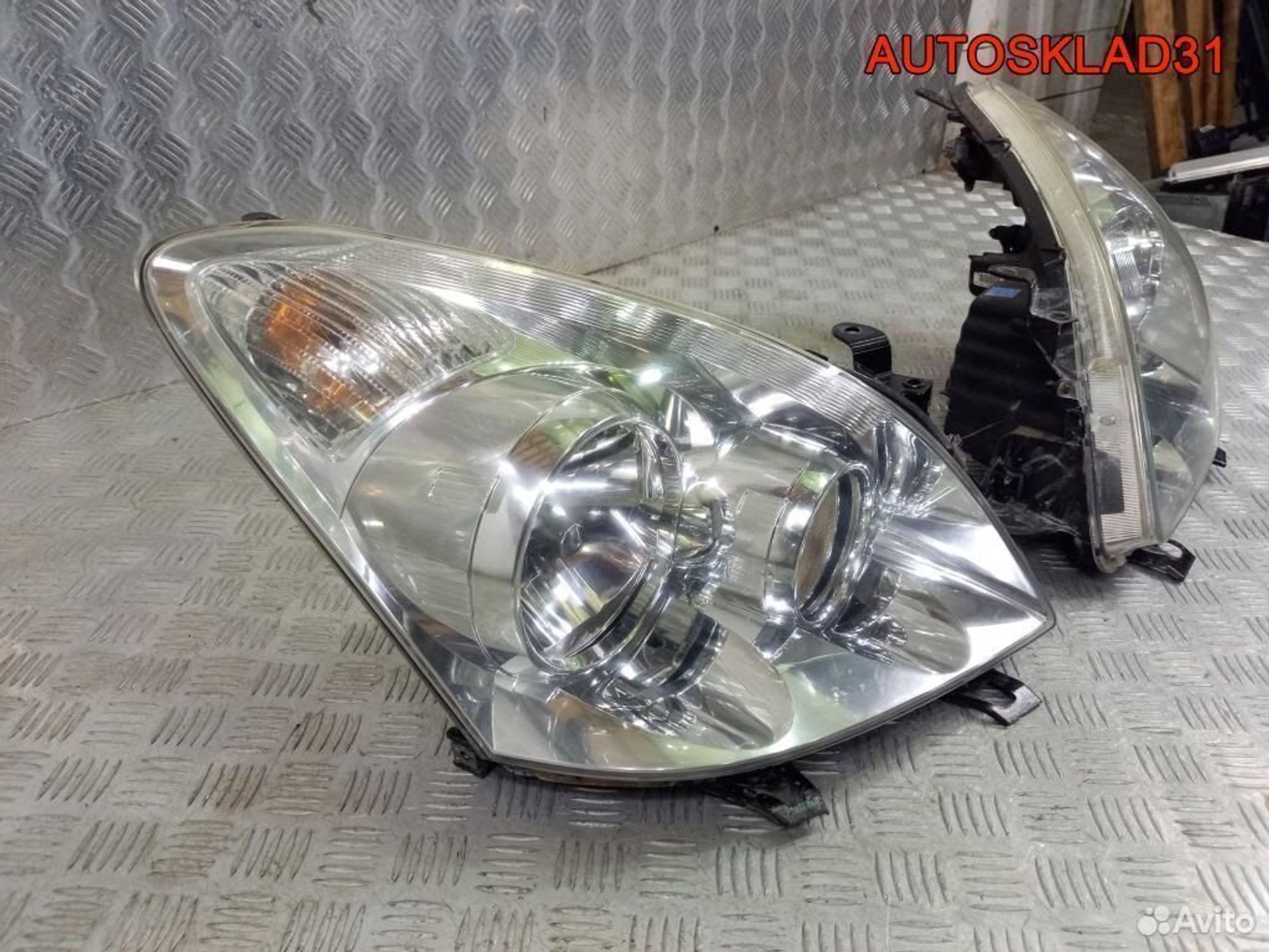 Фара галоген Toyota CorollaVerso 811700F060, 9000 рублей, Дубовое