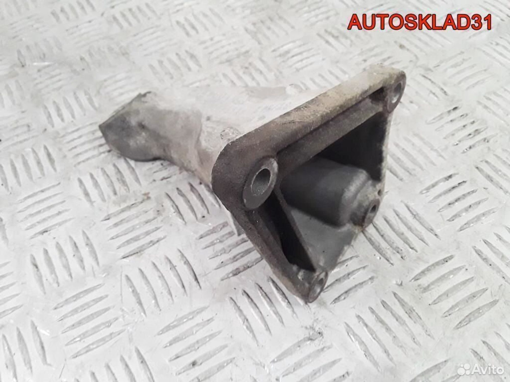 Кронштейн двигателя правый BMW E46 22111094652, 1100 рублей, Дубовое