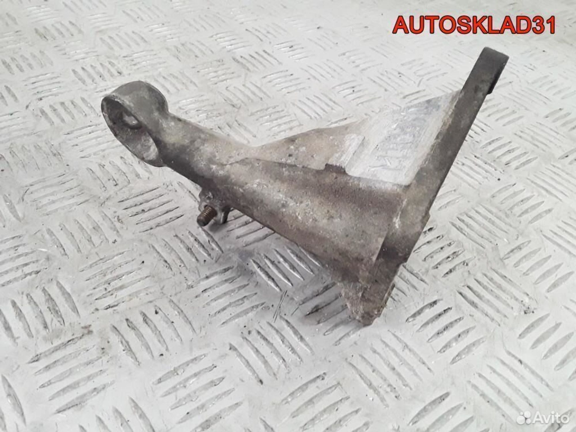 Кронштейн двигателя правый BMW E46 22111094652, 1100 рублей, Дубовое