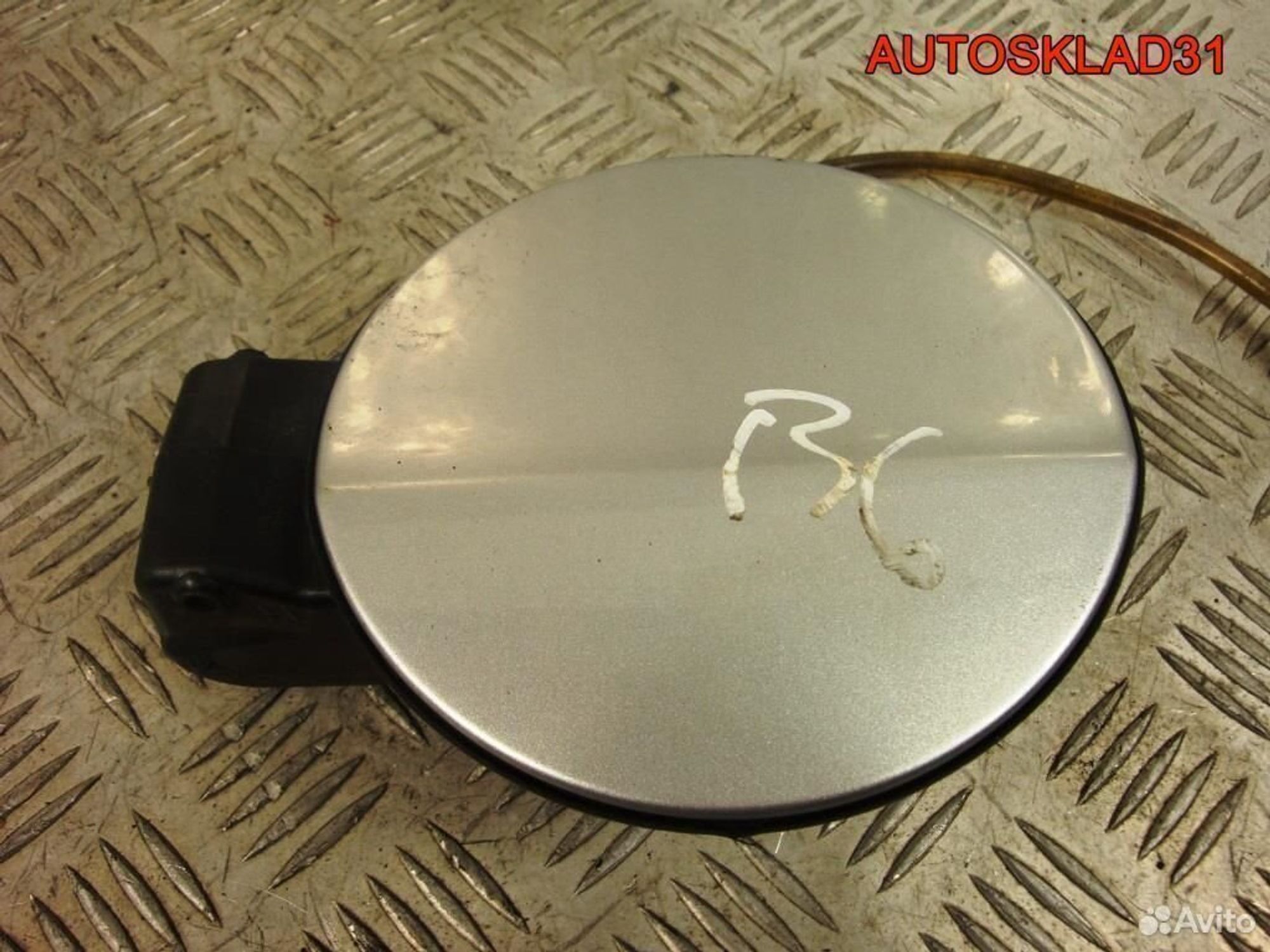 Лючок бензобака VW Passat B6 универсал 3C9809857A, 1700 рублей, Дубовое