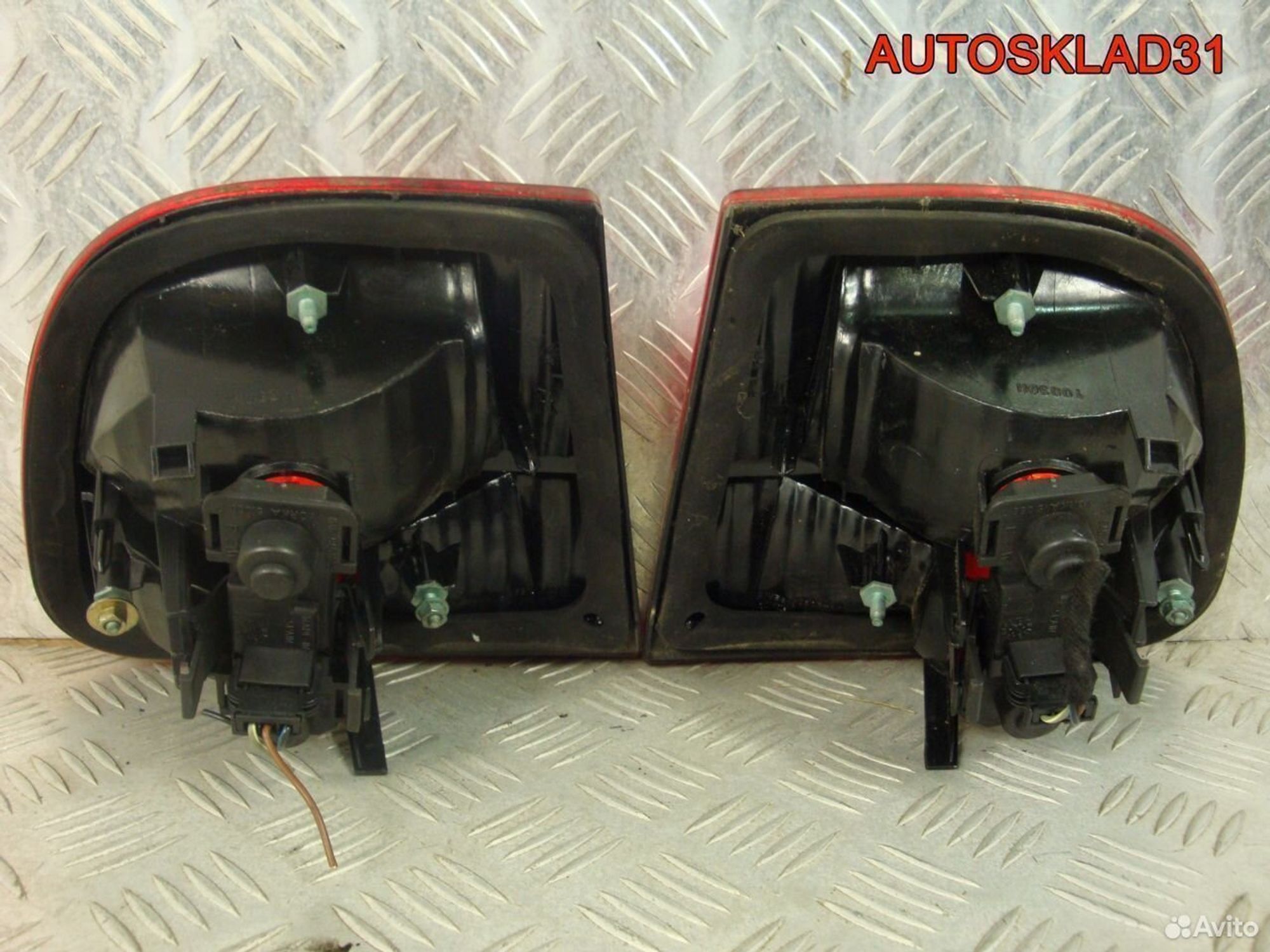 Фонарь задний внутренний Seat Leon 1M1 1м6945091в, 2100 рублей, Дубовое