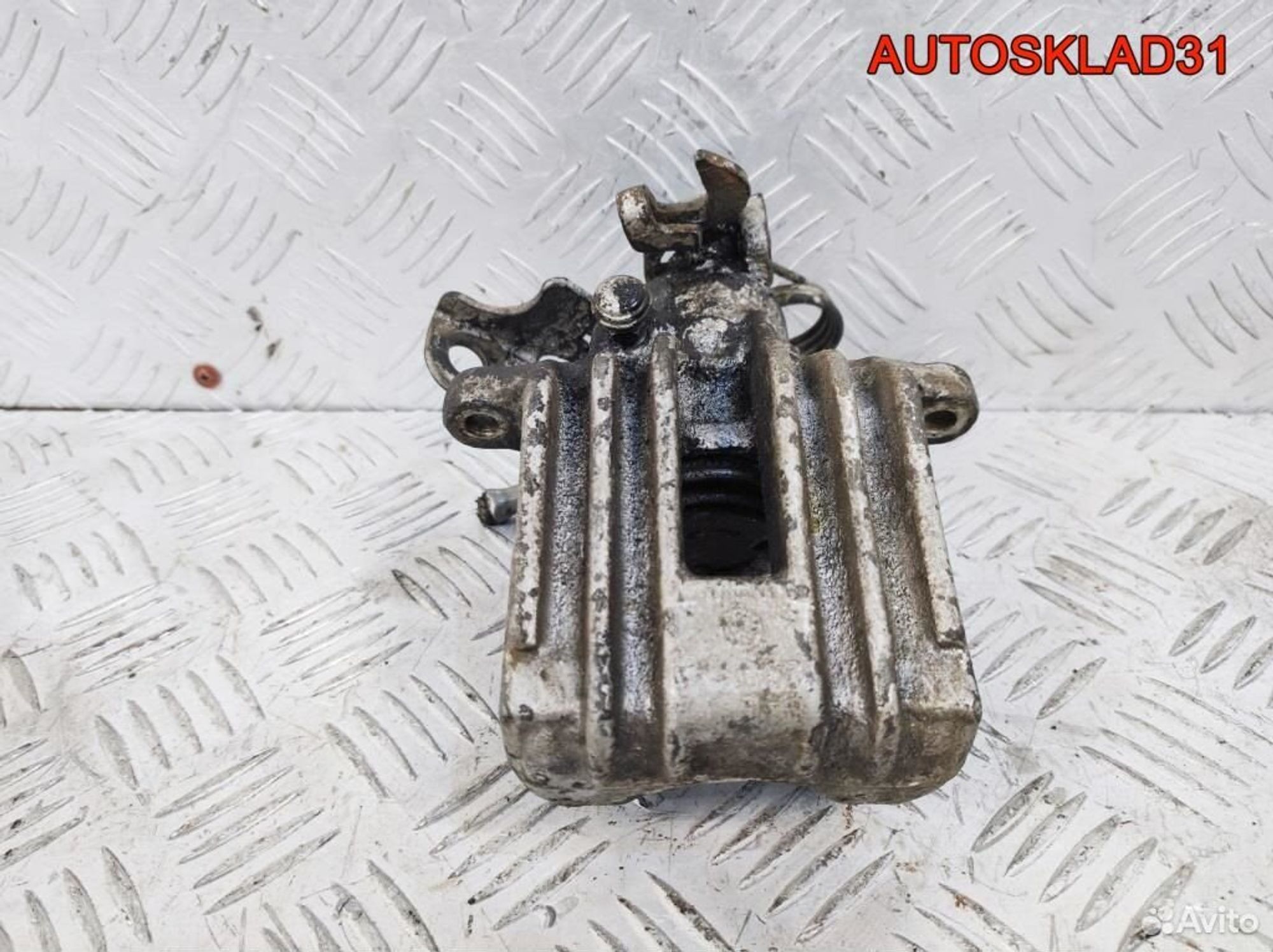 Суппорт тормозной задний левый VW Passat B5, 5000 рублей, Дубовое