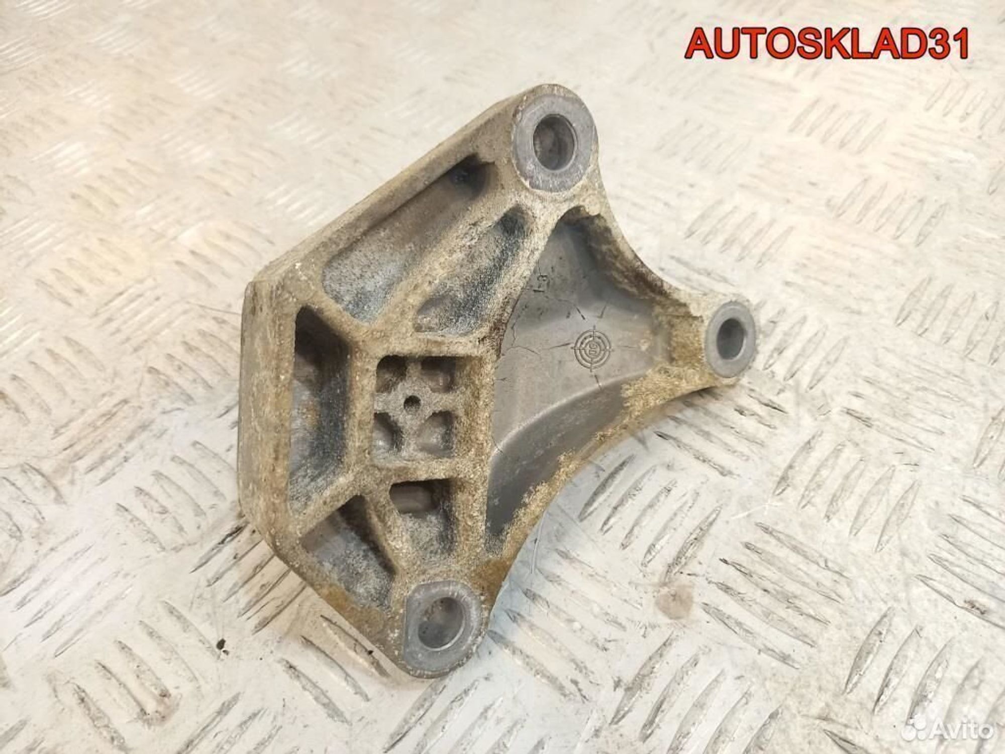 Кронштейн МКПП верхний Ford Fusion 2s617m125ac, 600 рублей, Дубовое