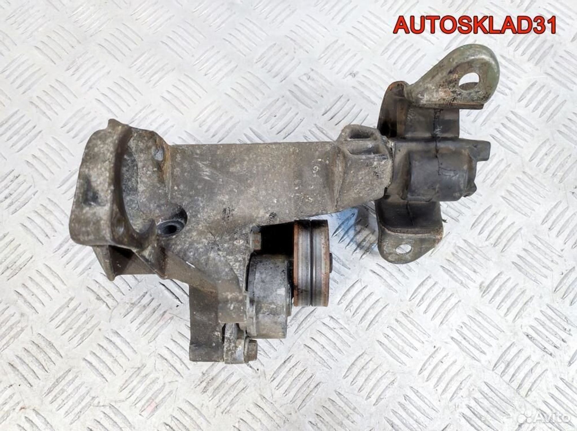 Кронштейн двигателя Opel Vectra B x16xel 90468139, 4100 рублей, Дубовое