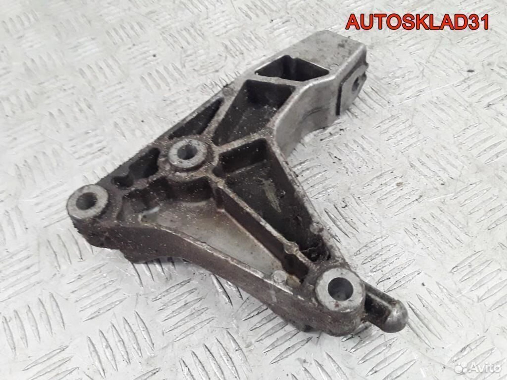 Кронштейн двигателя задний Opel Zafira A 24407004, 1200 рублей, Дубовое