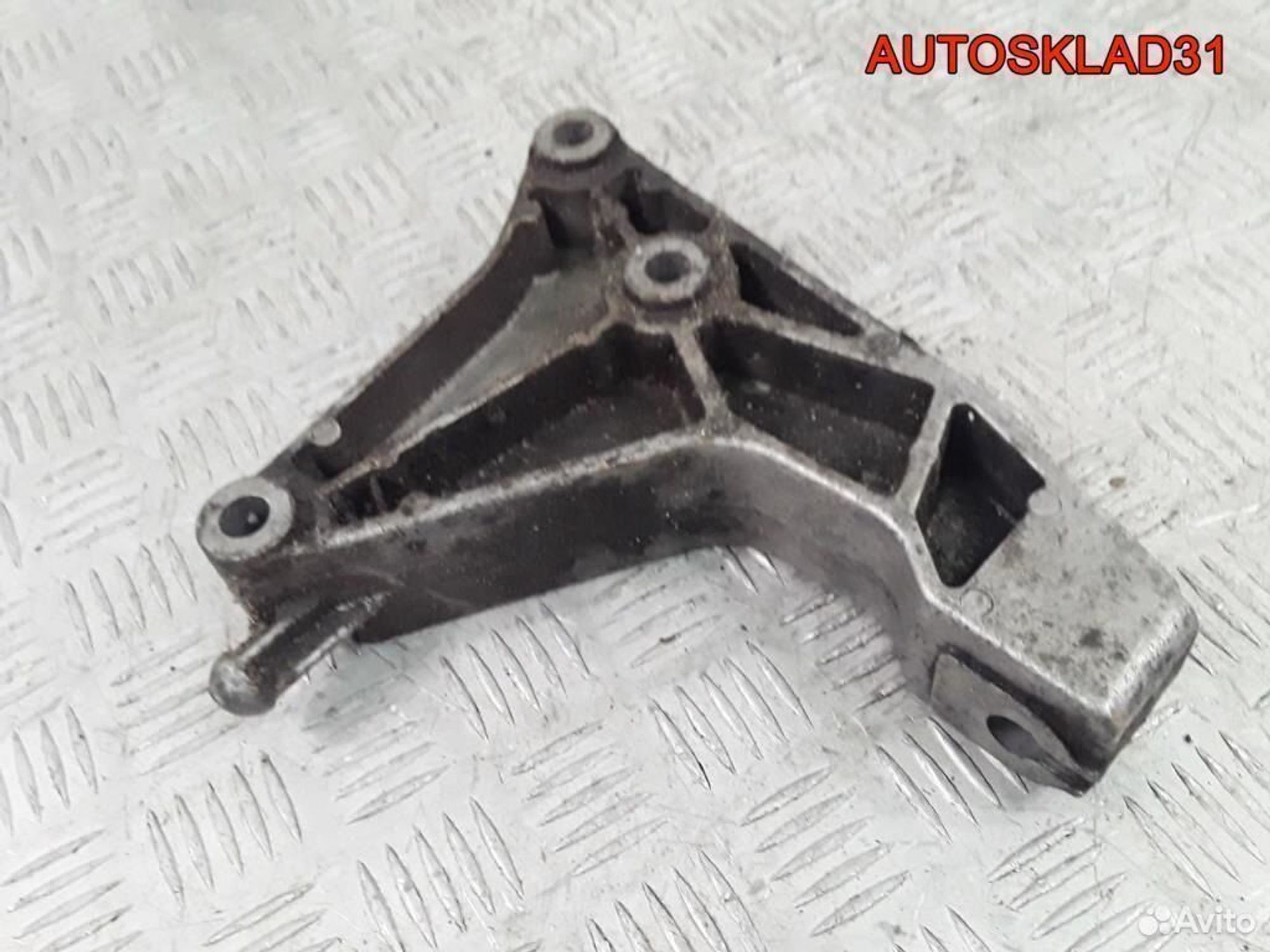 Кронштейн двигателя задний Opel Zafira A 24407004, 1200 рублей, Дубовое