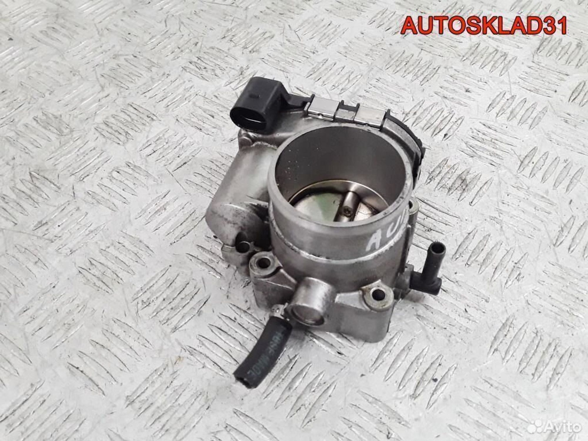 Заслонка дроссельная Audi A3 1,8 AUM 06A133062C, 3300 рублей, Дубовое