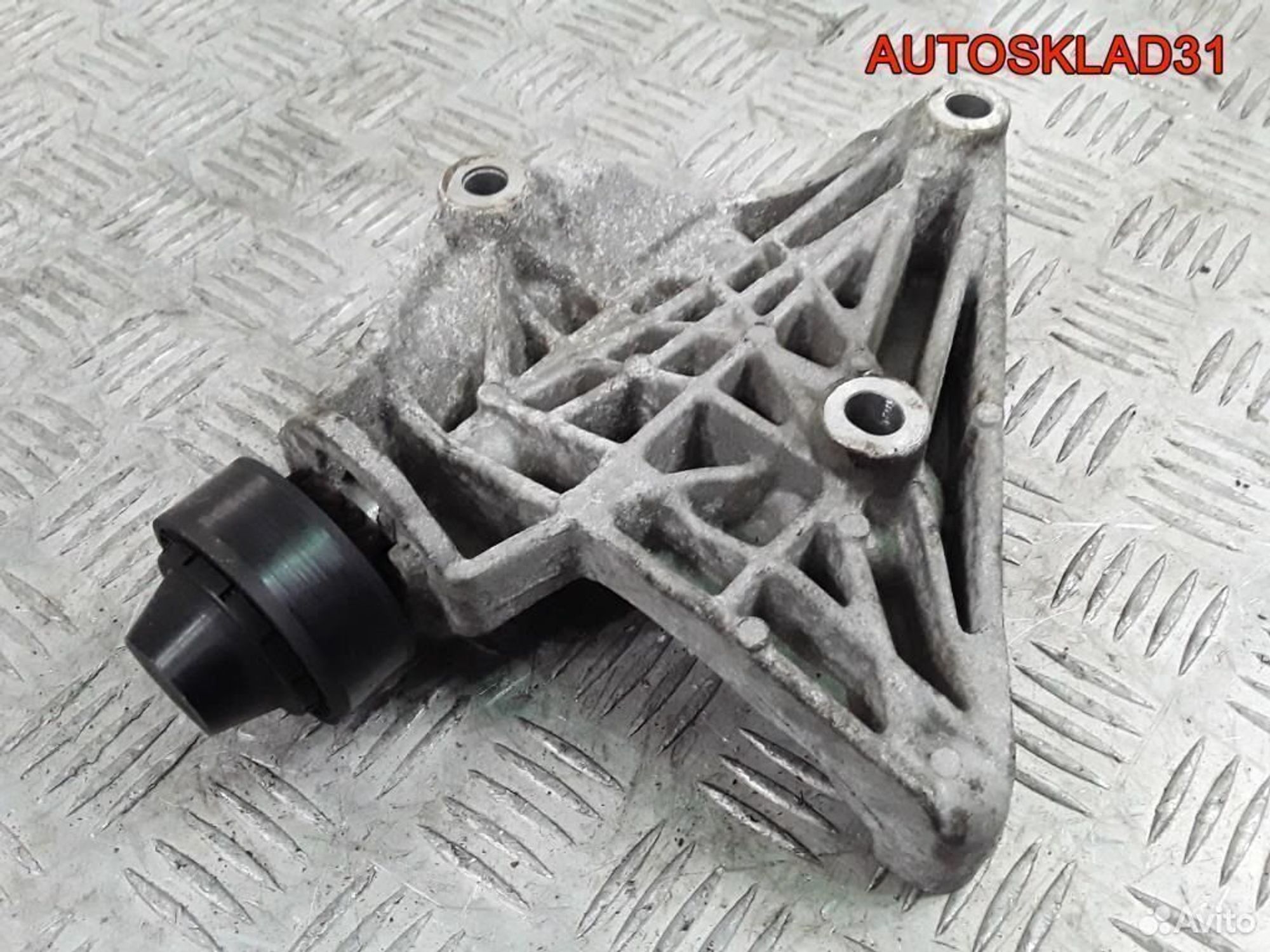 Кронштейн кондиционера Renault Sandero 8200025937, 1700 рублей, Дубовое