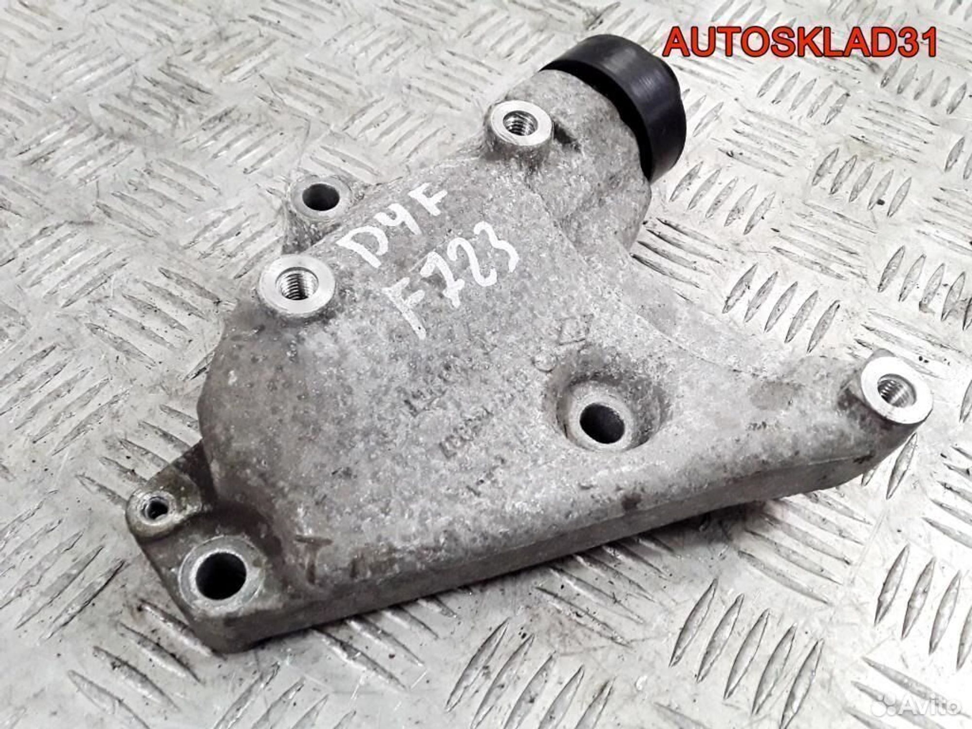 Кронштейн кондиционера Renault Sandero 8200025937, 1700 рублей, Дубовое