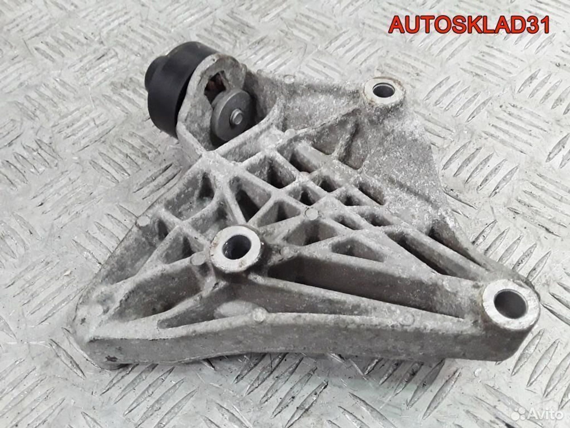 Кронштейн кондиционера Renault Sandero 8200025937, 1700 рублей, Дубовое