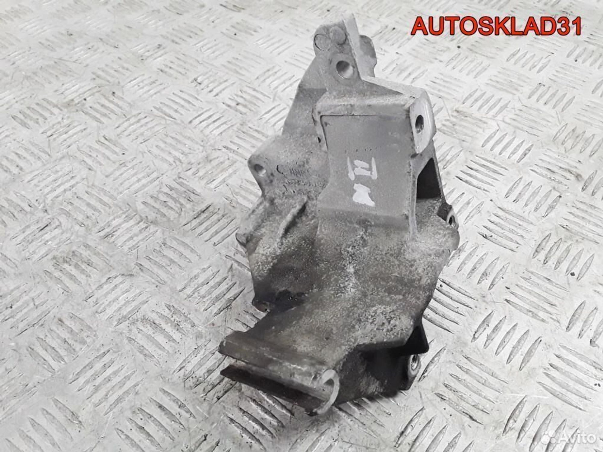 Кронштейн генератора Ford Mondeo 2 98BB10039AC, 1100 рублей, Дубовое