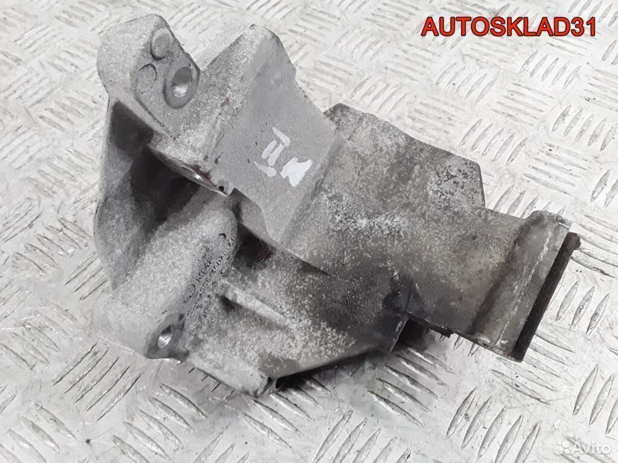 Кронштейн генератора Ford Mondeo 2 98BB10039AC, 1100 рублей, Дубовое