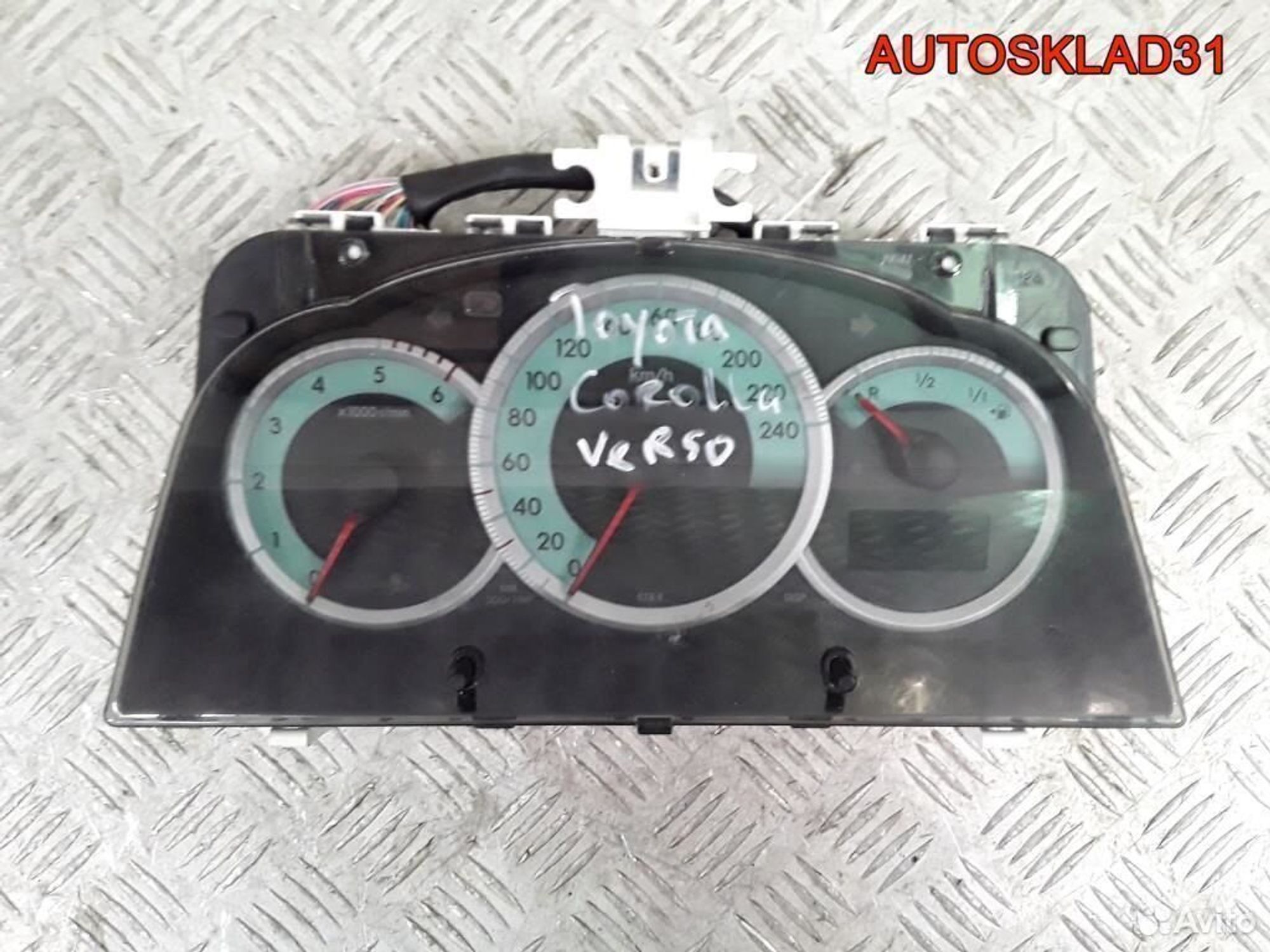 Панель приборов Toyota Corolla Verso 838000F092, 2600 рублей, Дубовое
