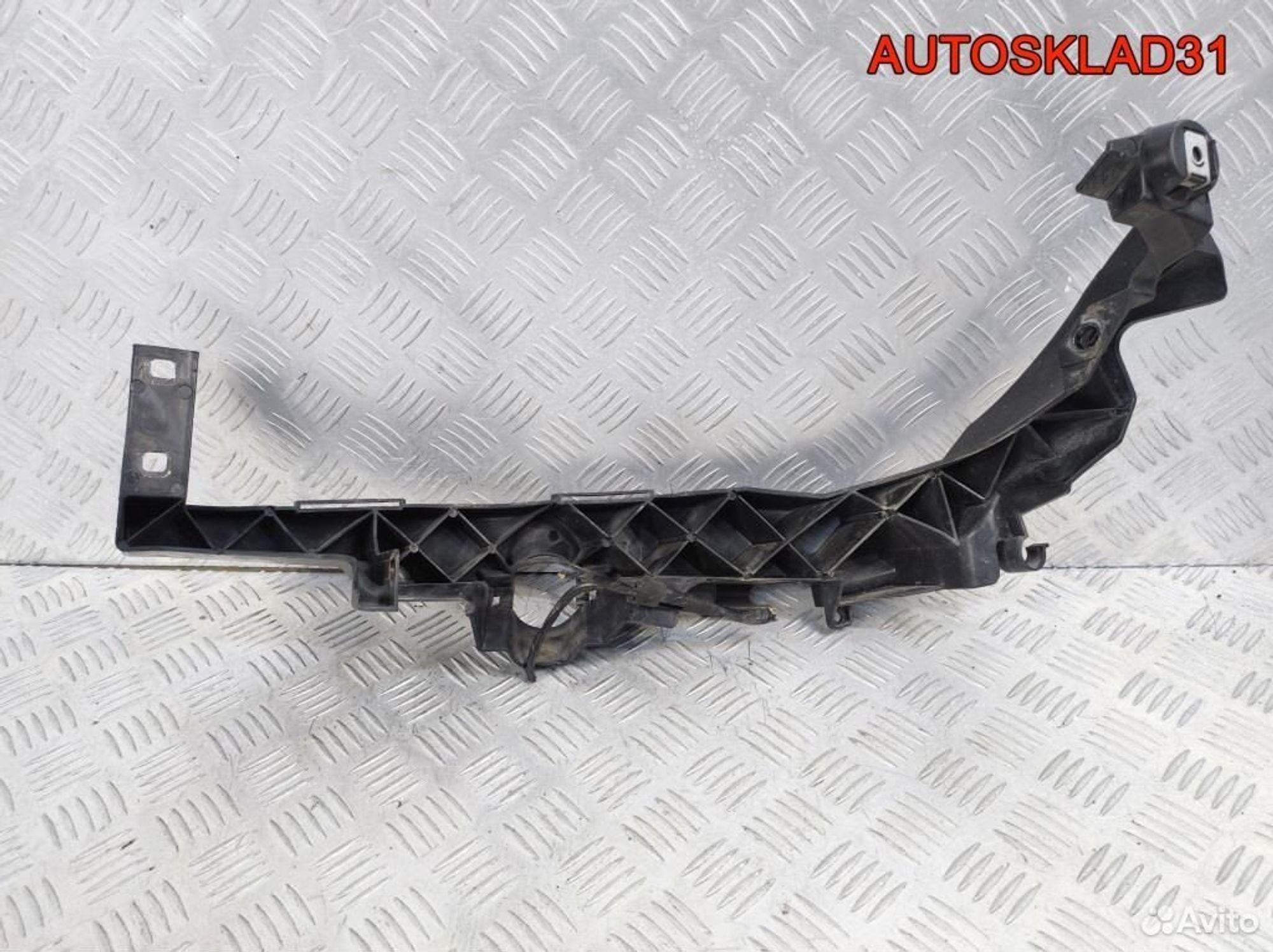 Кронштейн фары правый BMW E90 51117138402, 2600 рублей, Дубовое