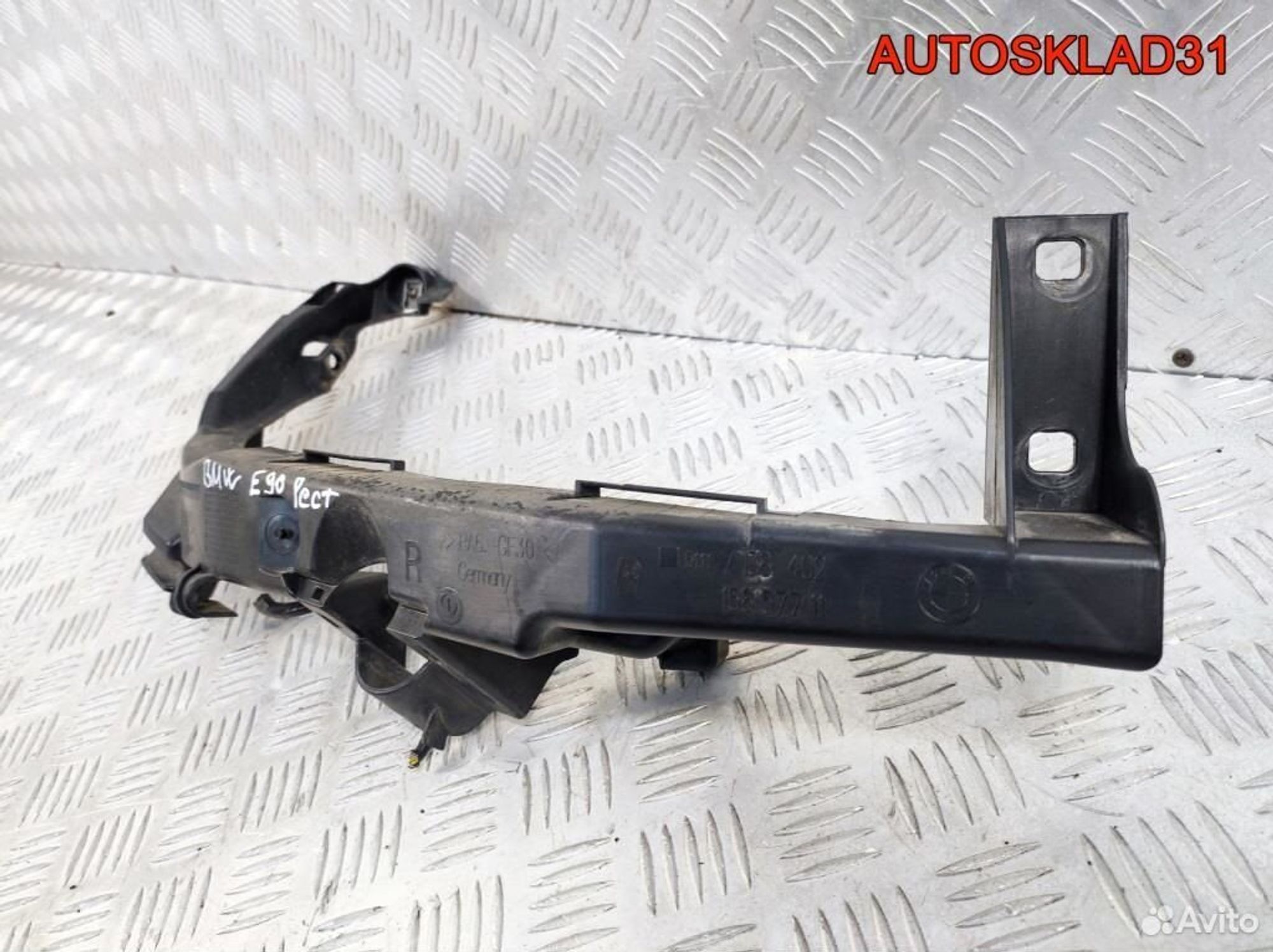 Кронштейн фары правый BMW E90 51117138402, 2600 рублей, Дубовое