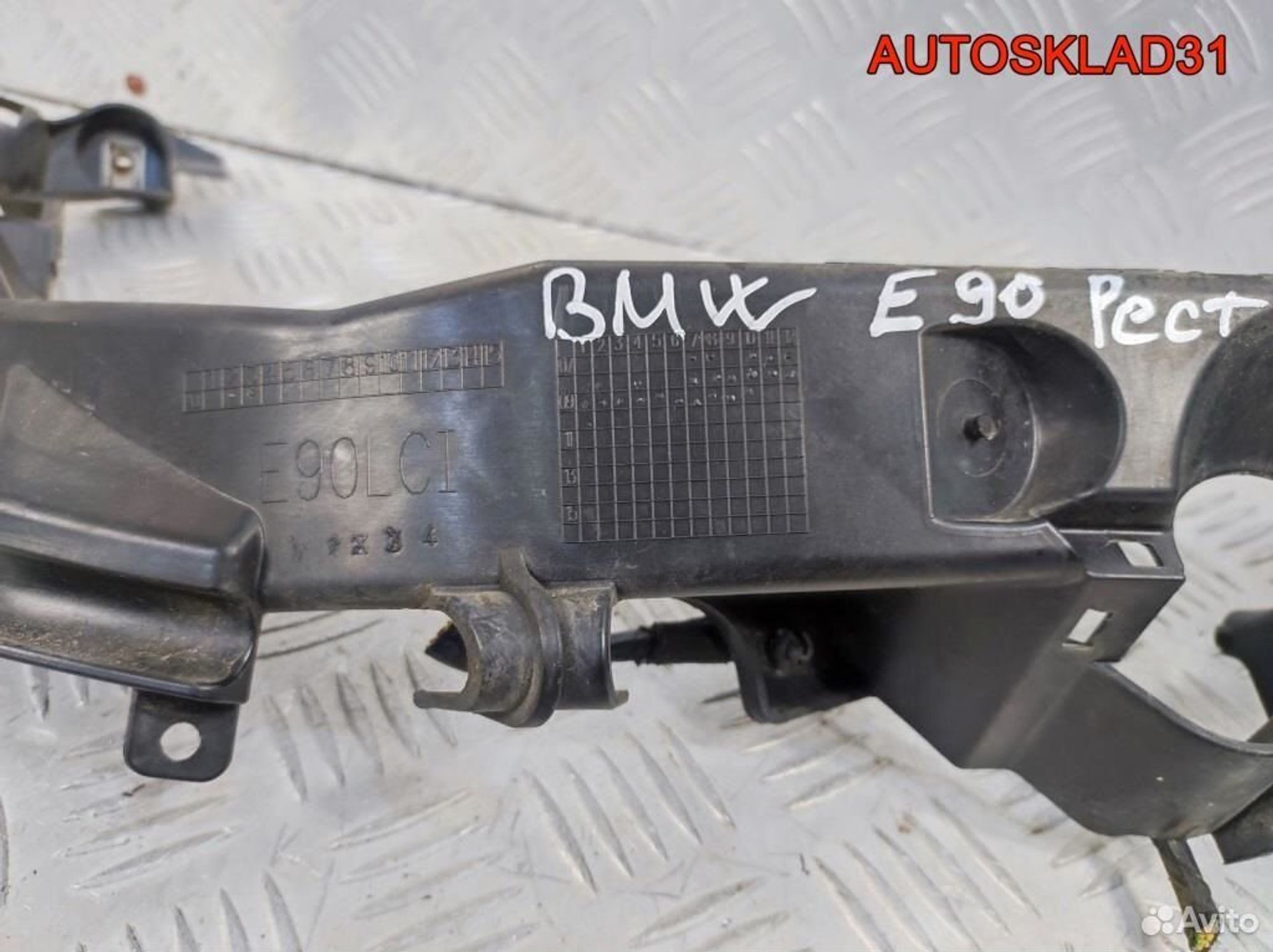 Кронштейн фары правый BMW E90 51117138402, 2600 рублей, Дубовое