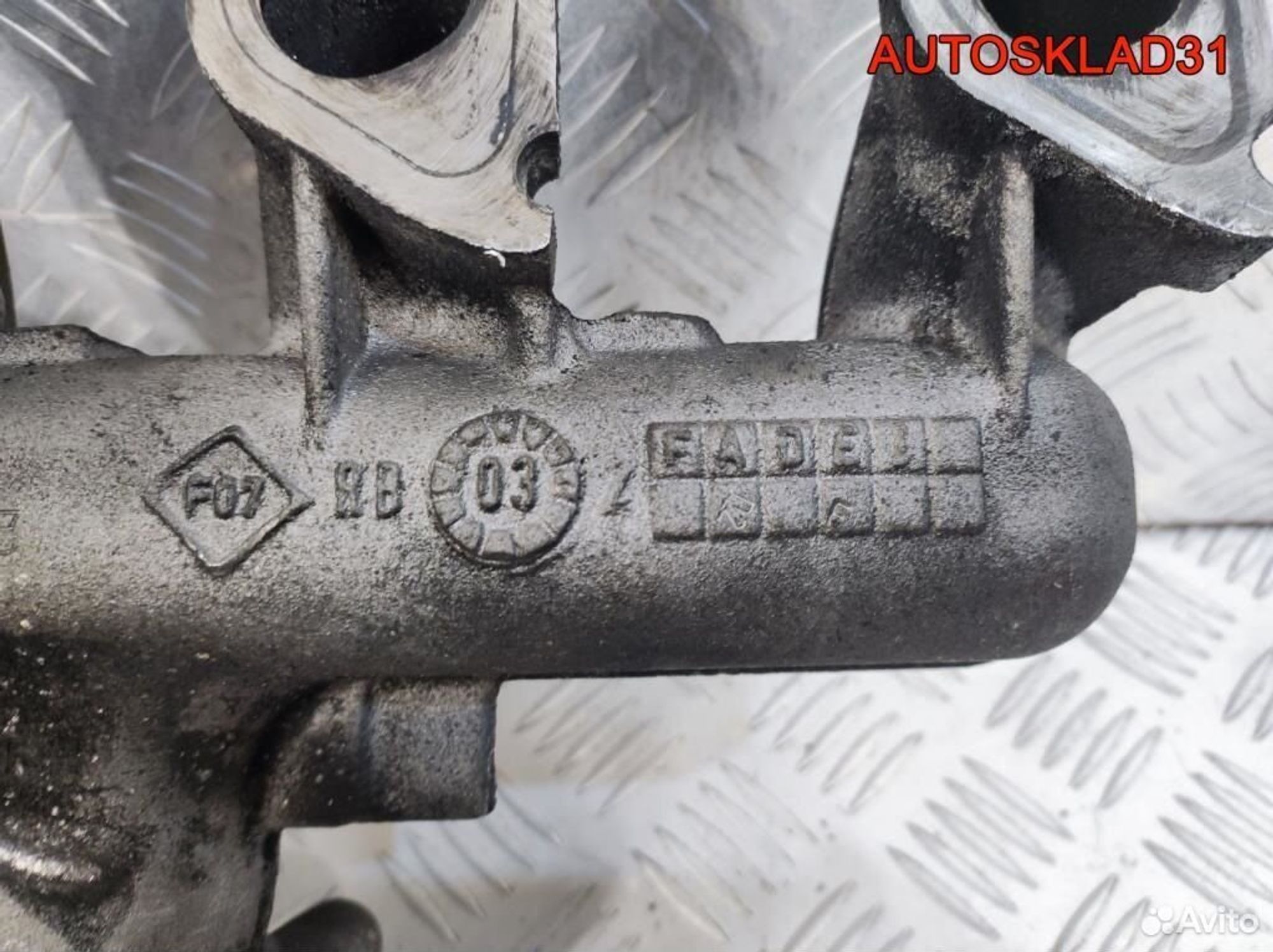 Коллектор впускной Volvo V40 F9Q 8200145096, 1700 рублей, Дубовое