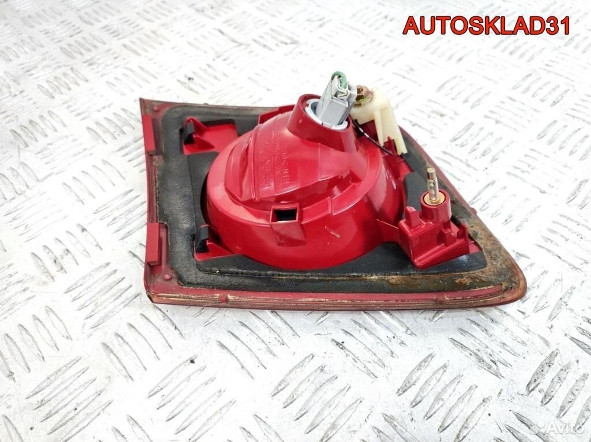 Фонарь задний внутренний правый Mazda 3 BK P2775R, 1100 рублей, Дубовое