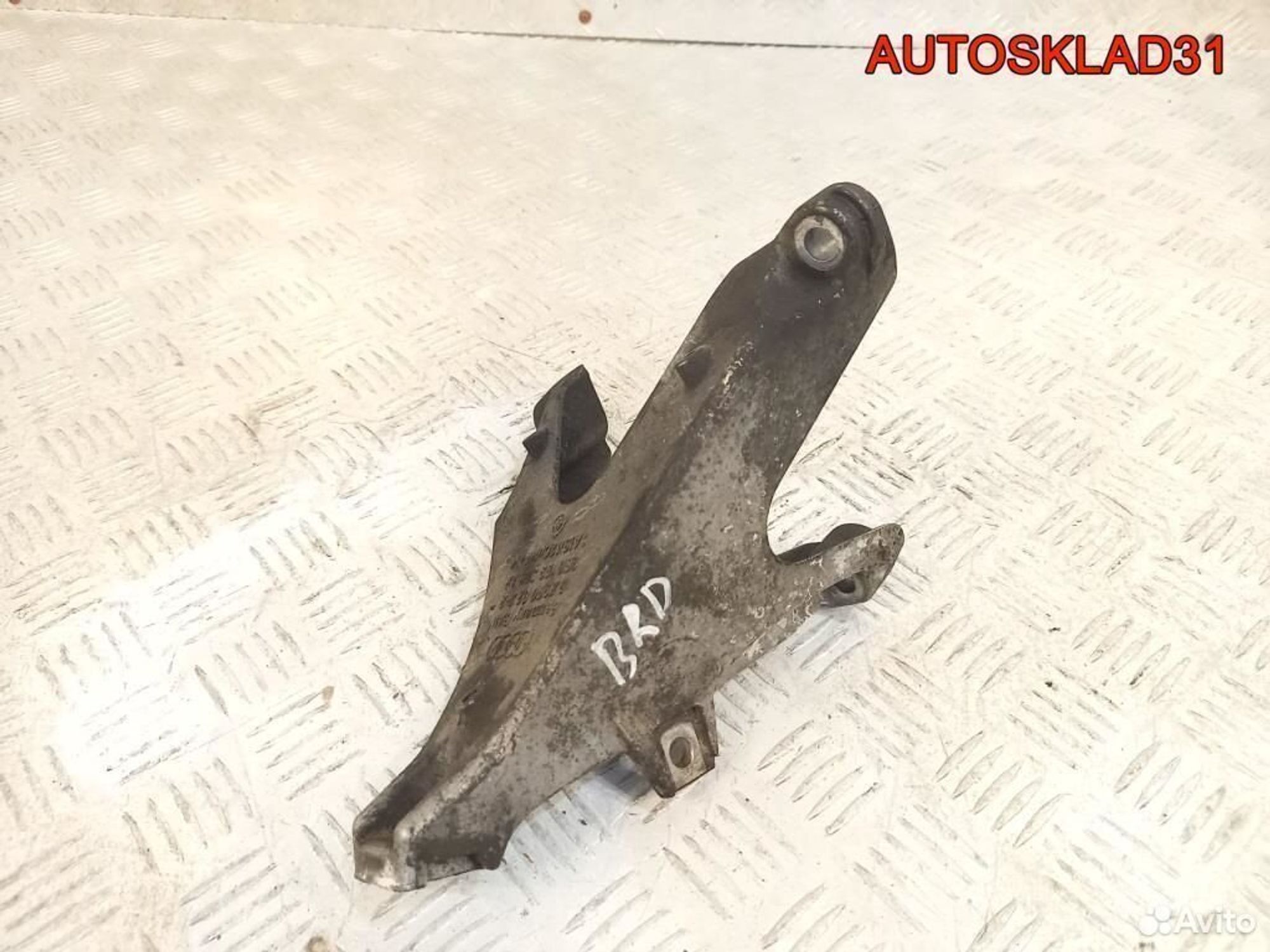 Кронштейн двигателя правый Audi A4 B7 2,0 TDI BRD, 1200 рублей, Дубовое