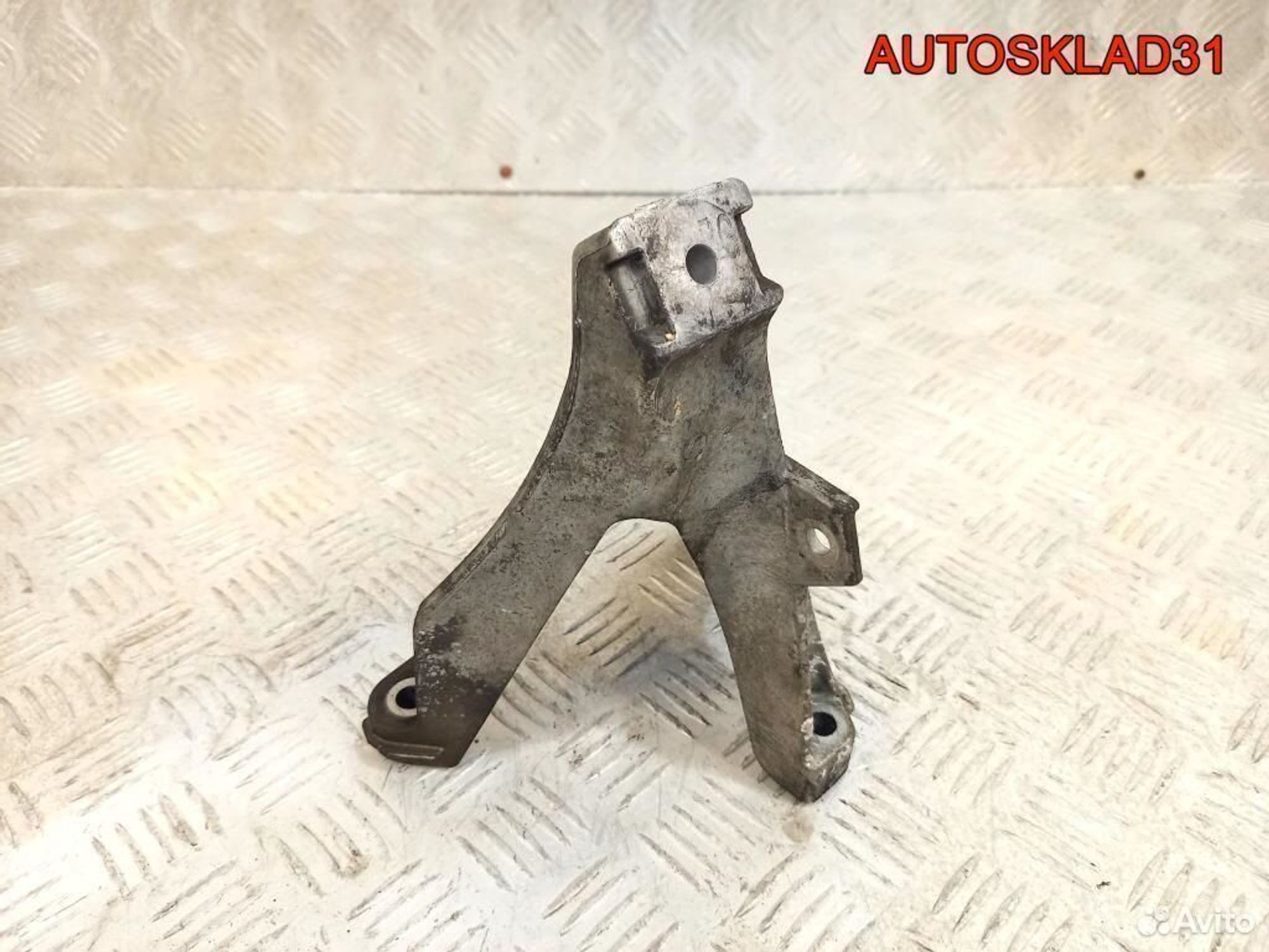 Кронштейн двигателя правый Audi A4 B7 2,0 TDI BRD, 1200 рублей, Дубовое