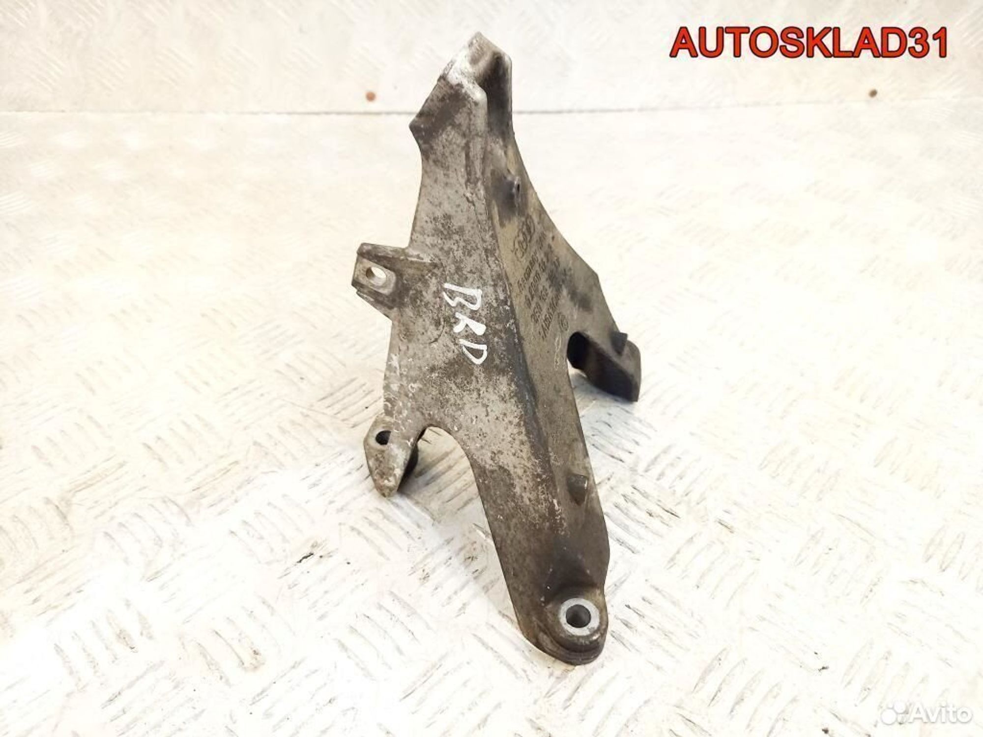 Кронштейн двигателя правый Audi A4 B7 2,0 TDI BRD, 1200 рублей, Дубовое