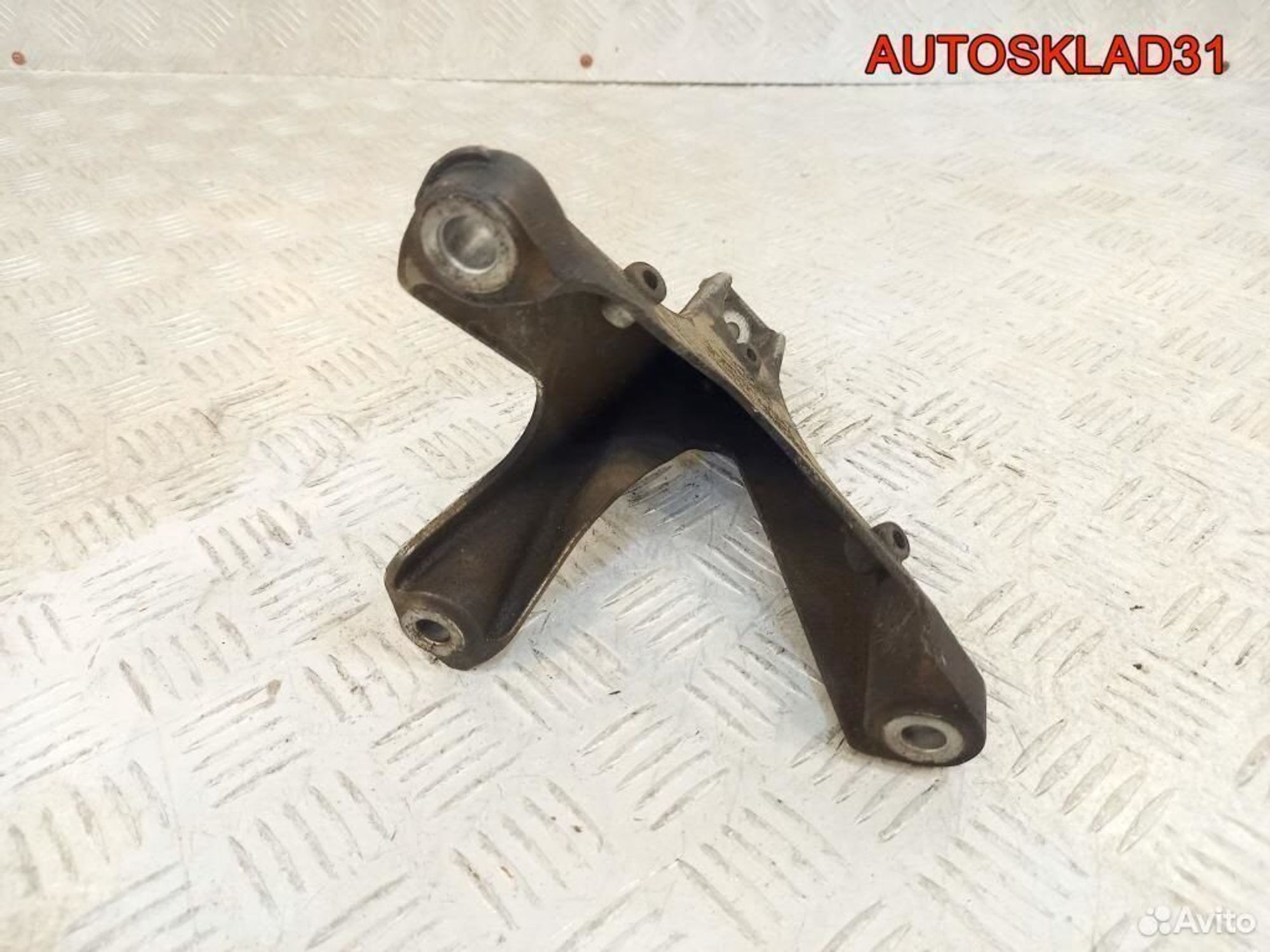 Кронштейн двигателя правый Audi A4 B7 2,0 TDI BRD, 1200 рублей, Дубовое