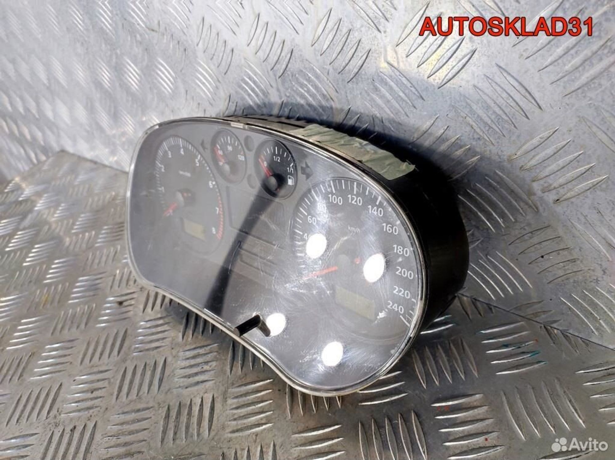 Панель приборов Seat Leon 1M0920802A Бензин, 2600 рублей, Дубовое