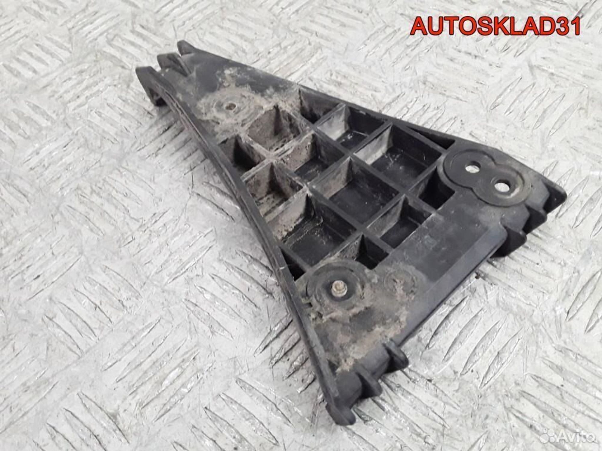 Направляющая переднего бампера правая Audi A4 B5, 1800 рублей, Дубовое