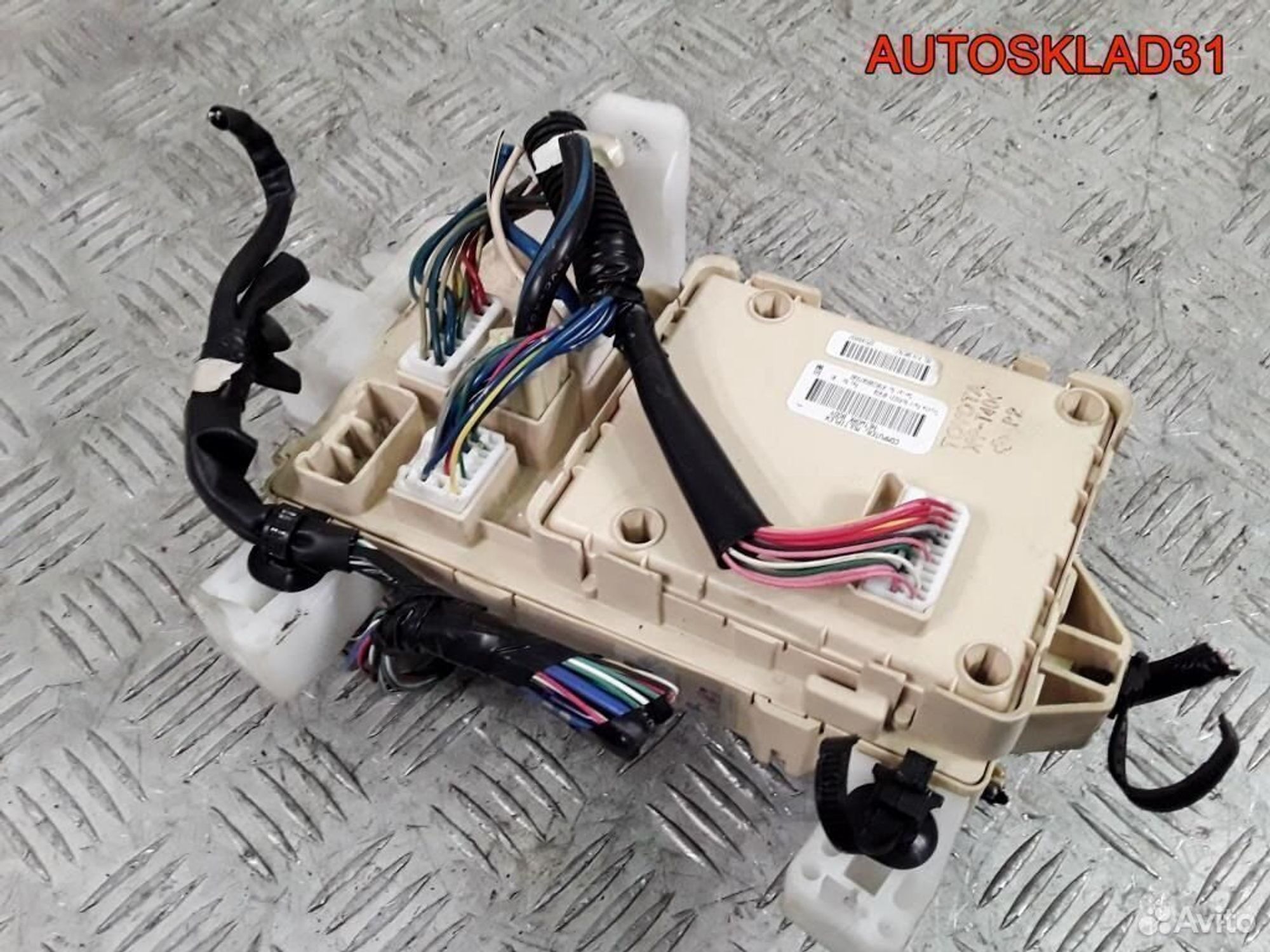 Блок предохранителей салона Toyota CorollaVerso, 1000 рублей, Дубовое