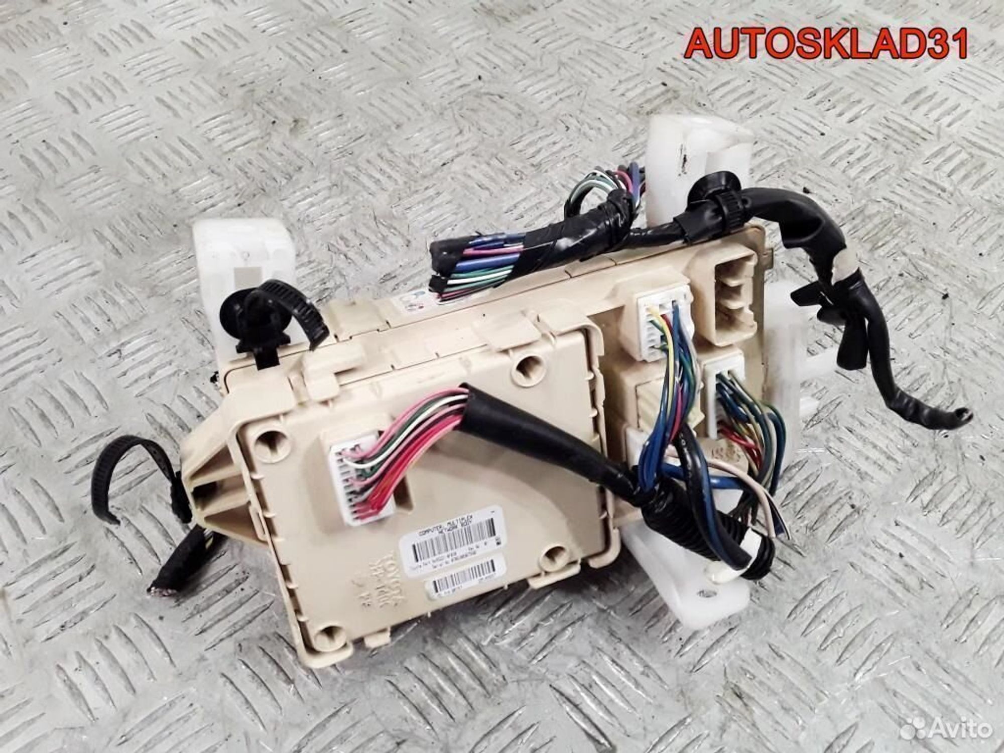 Блок предохранителей салона Toyota CorollaVerso, 1000 рублей, Дубовое