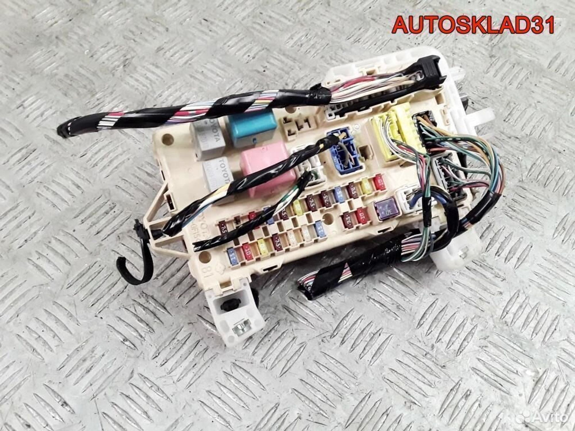 Блок предохранителей салона Toyota CorollaVerso, 1000 рублей, Дубовое