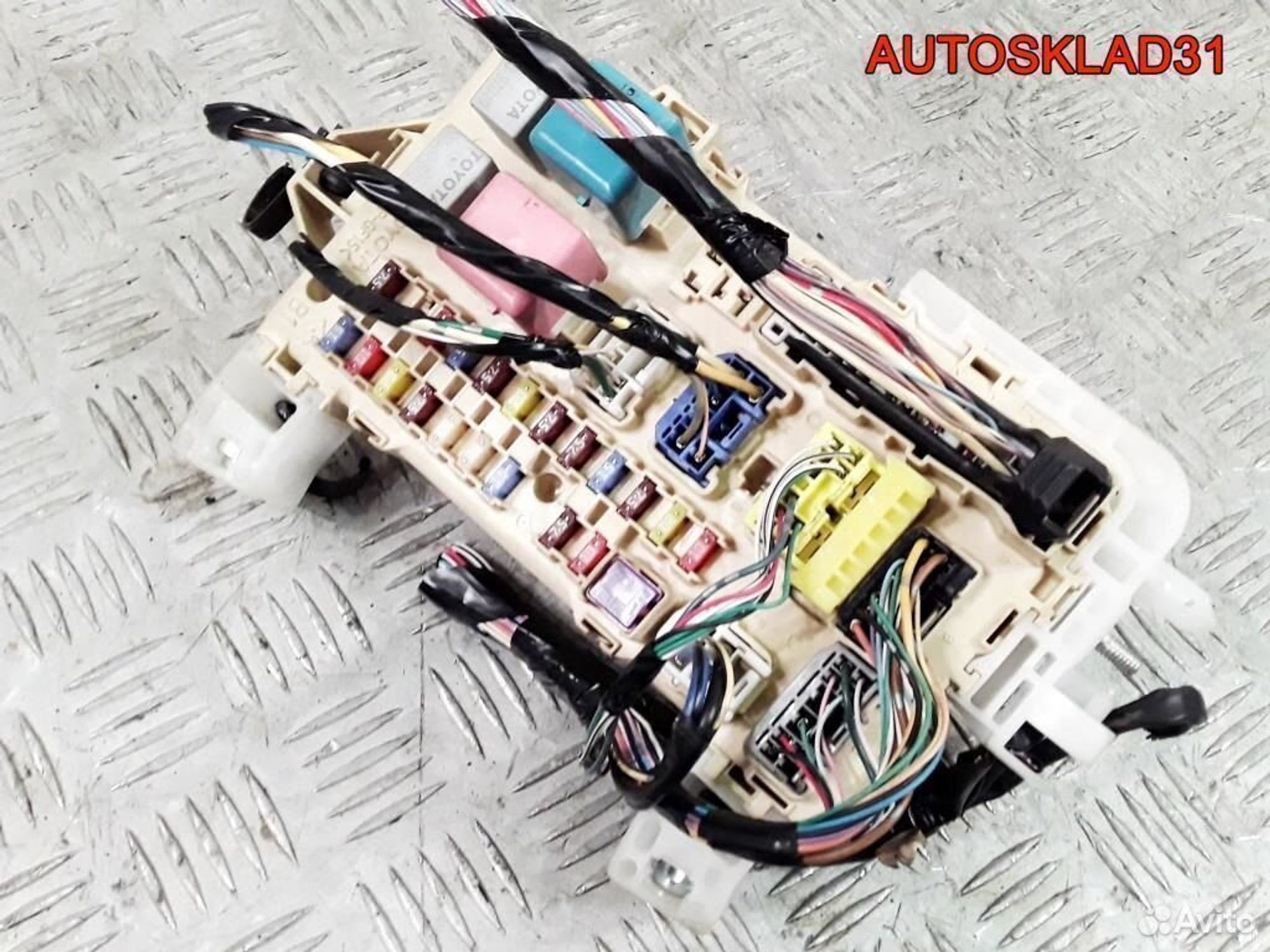 Блок предохранителей салона Toyota CorollaVerso, 1000 рублей, Дубовое