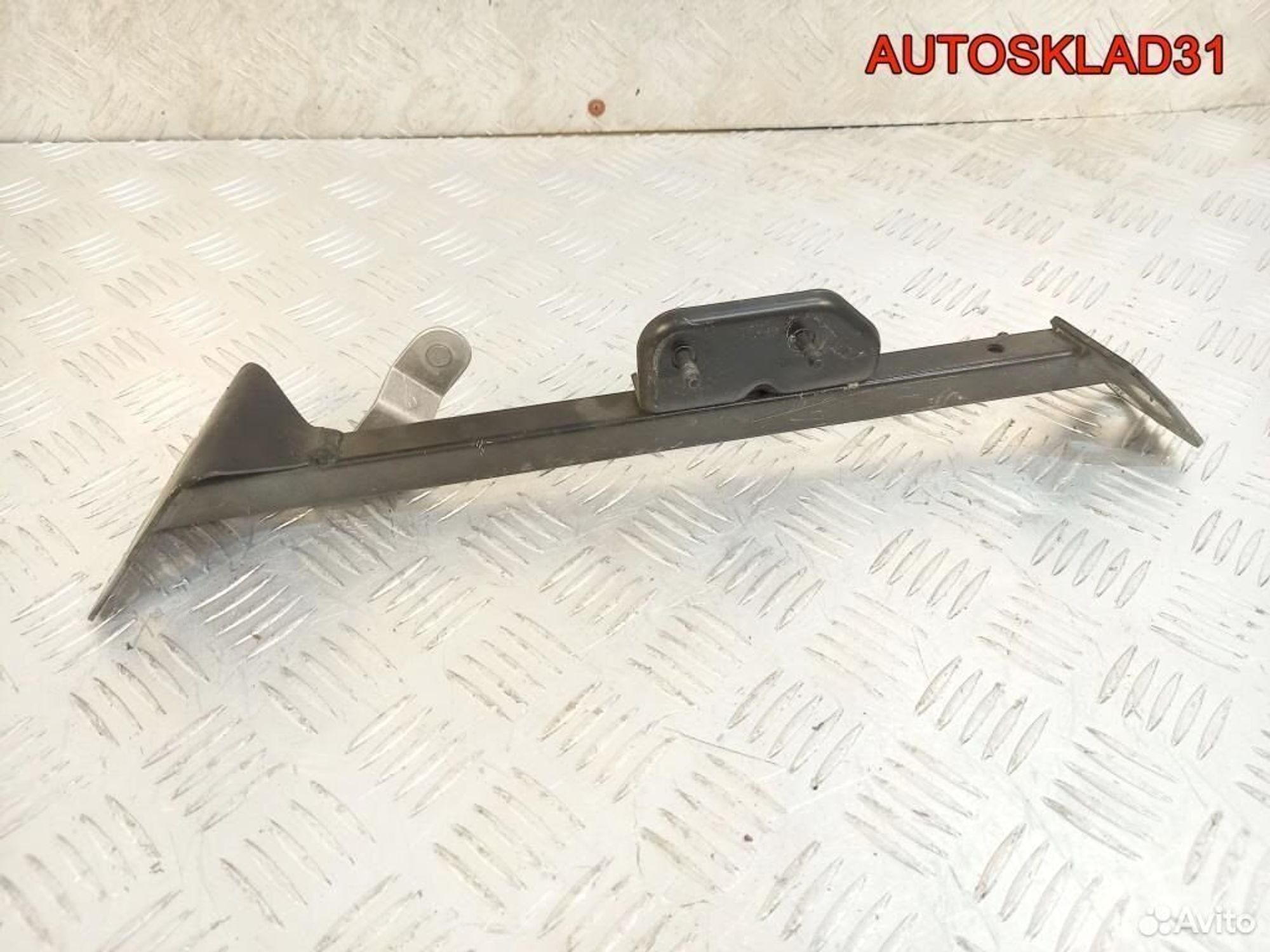 Усилитель передней панели левый Audi A8 D3, 1100 рублей, Дубовое