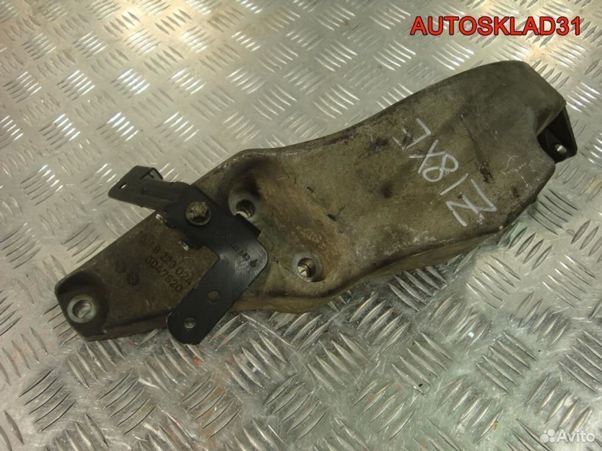 Кронштейн генератора Opel Vectra B 9223024, 600 рублей, Дубовое