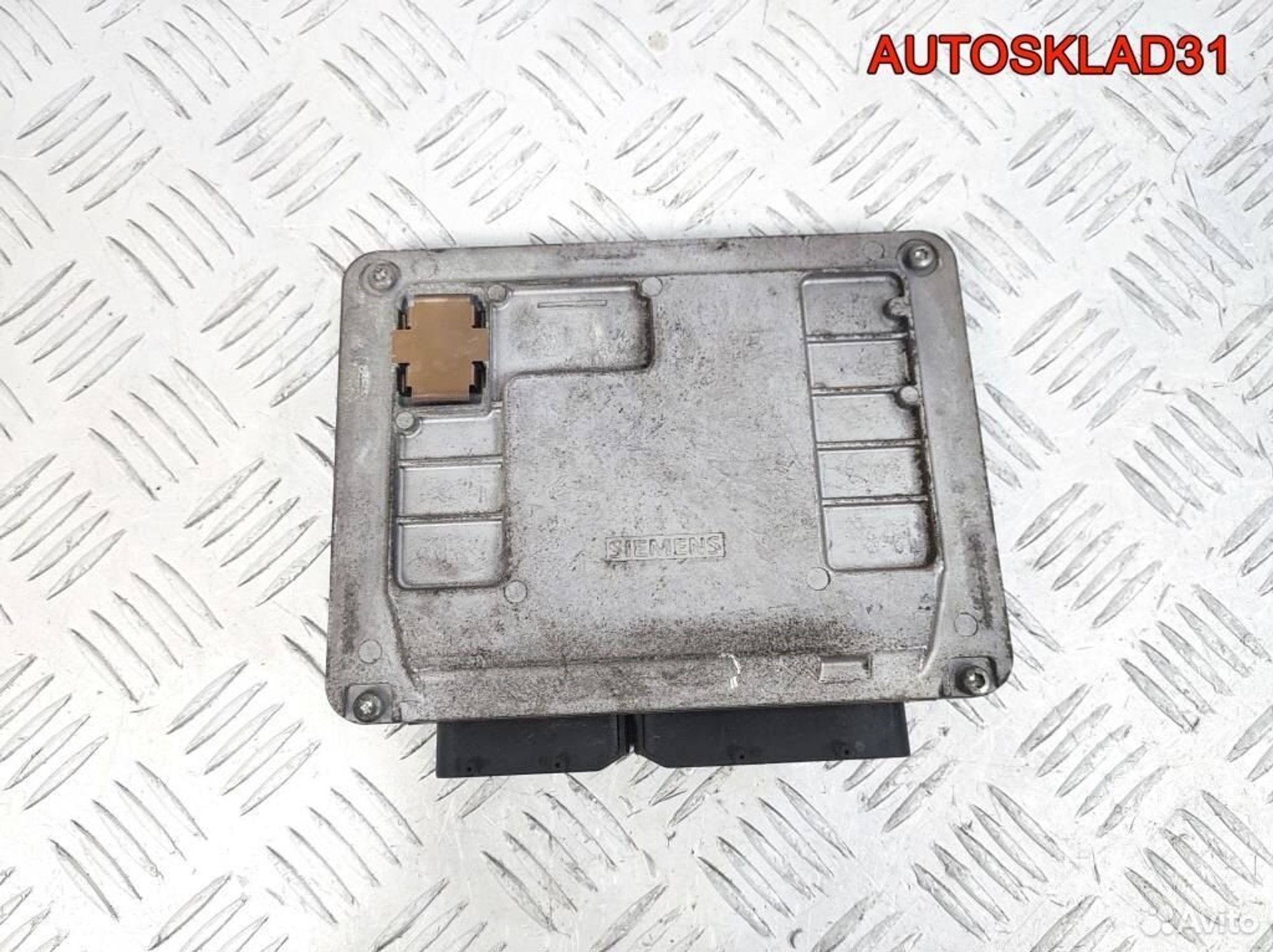 Блок эбу Volkswagen Polo 1,2 AZQ 03E906033 Бензин, 1000 рублей, Дубовое