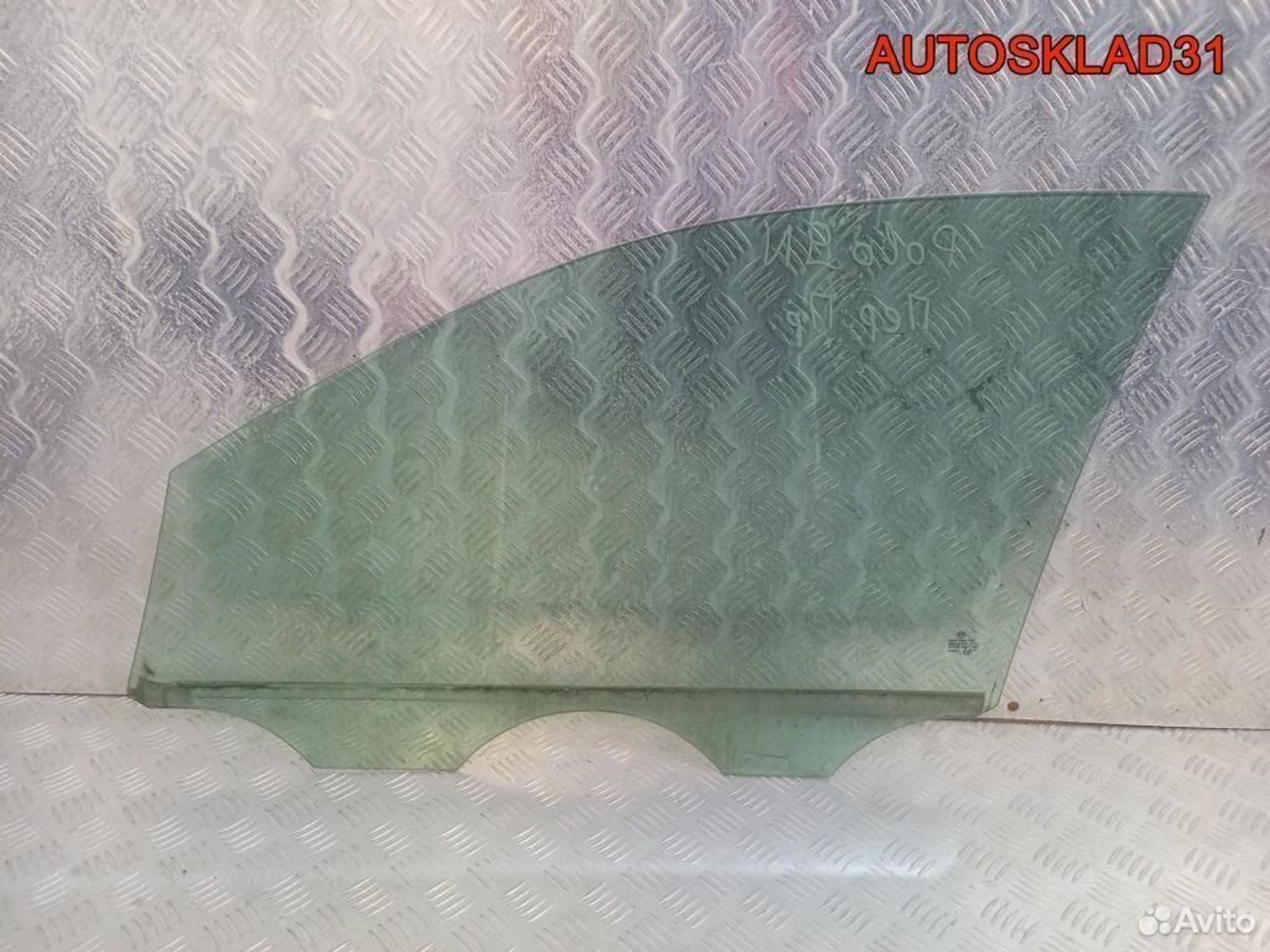 Стекло двери передней правой VW Polo 6Q4845202C, 1200 рублей, Дубовое