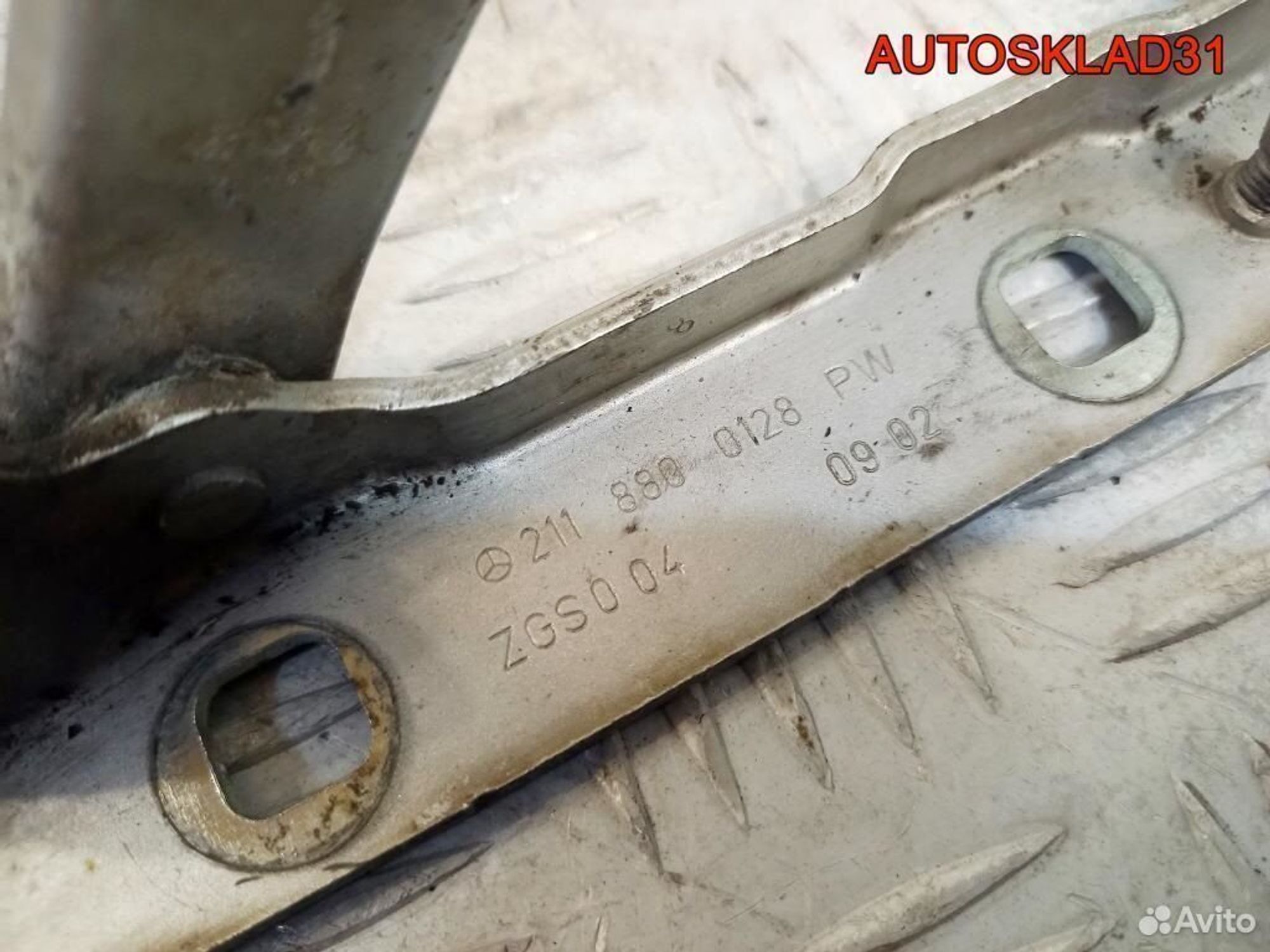 Петля капота левая Mercedes Benz W211 A2118800128, 1100 рублей, Дубовое