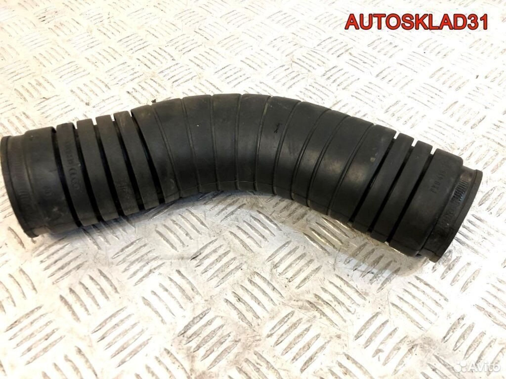 Патрубок воздушного фильтра Audi A6 C4 4A0129627A, 900 рублей, Дубовое