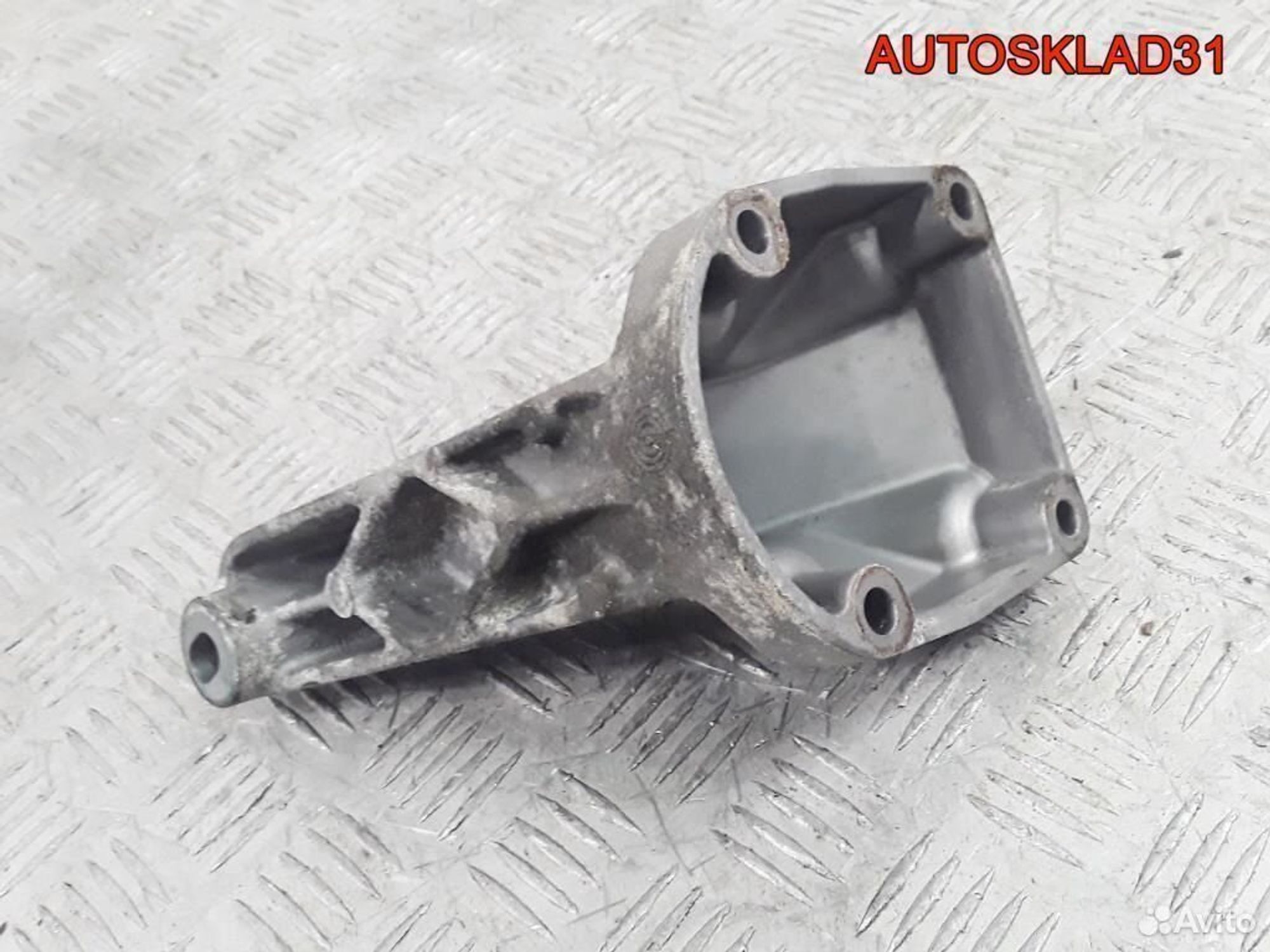 Кронштейн двигателя левый Mercedes W203 М111.955, 1100 рублей, Дубовое