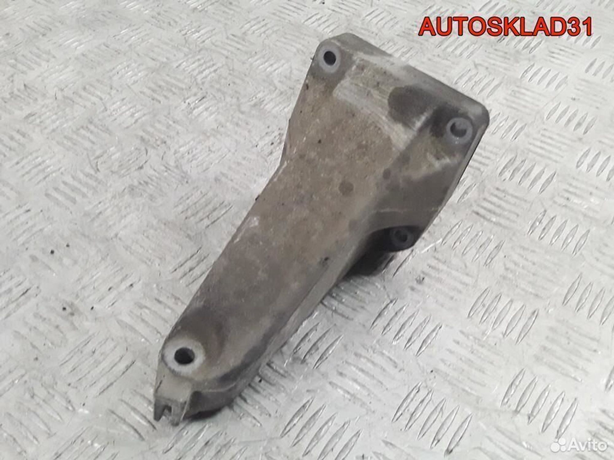 Кронштейн двигателя левый Mercedes W203 М111.955, 1100 рублей, Дубовое