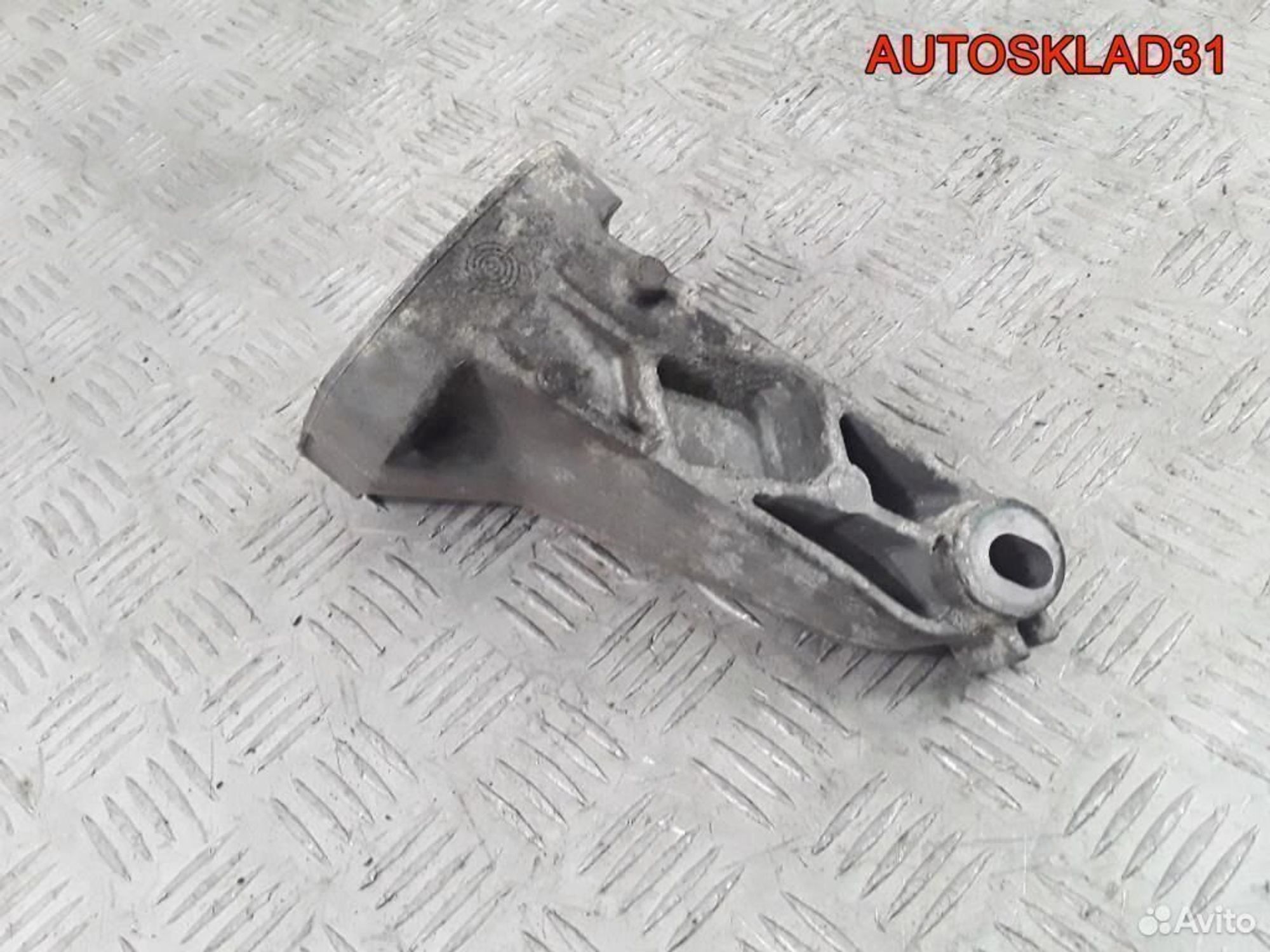 Кронштейн двигателя левый Mercedes W203 М111.955, 1100 рублей, Дубовое