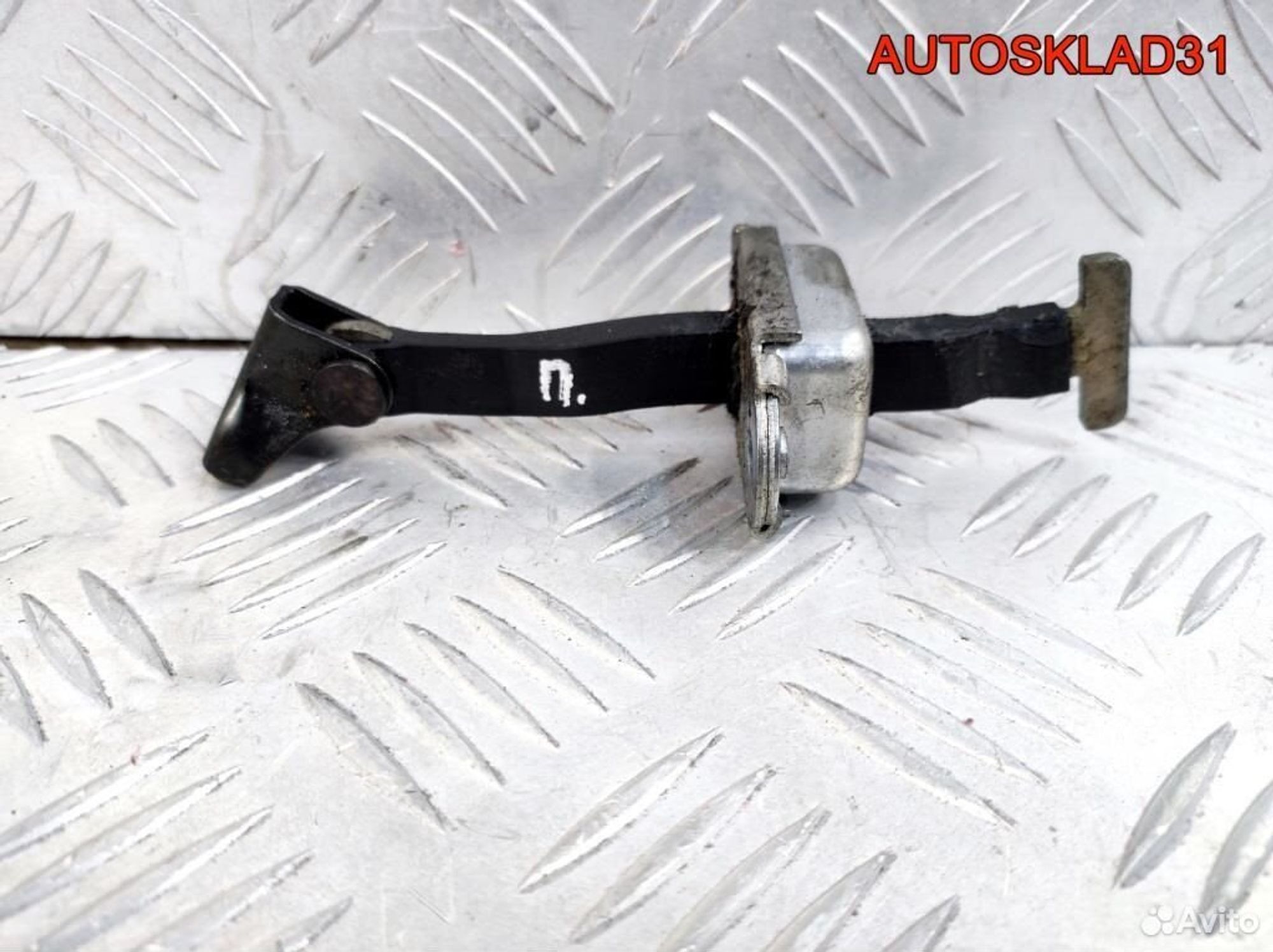 Ограничитель двери перед Toyota Yaris 686100D040, 1100 рублей, Дубовое