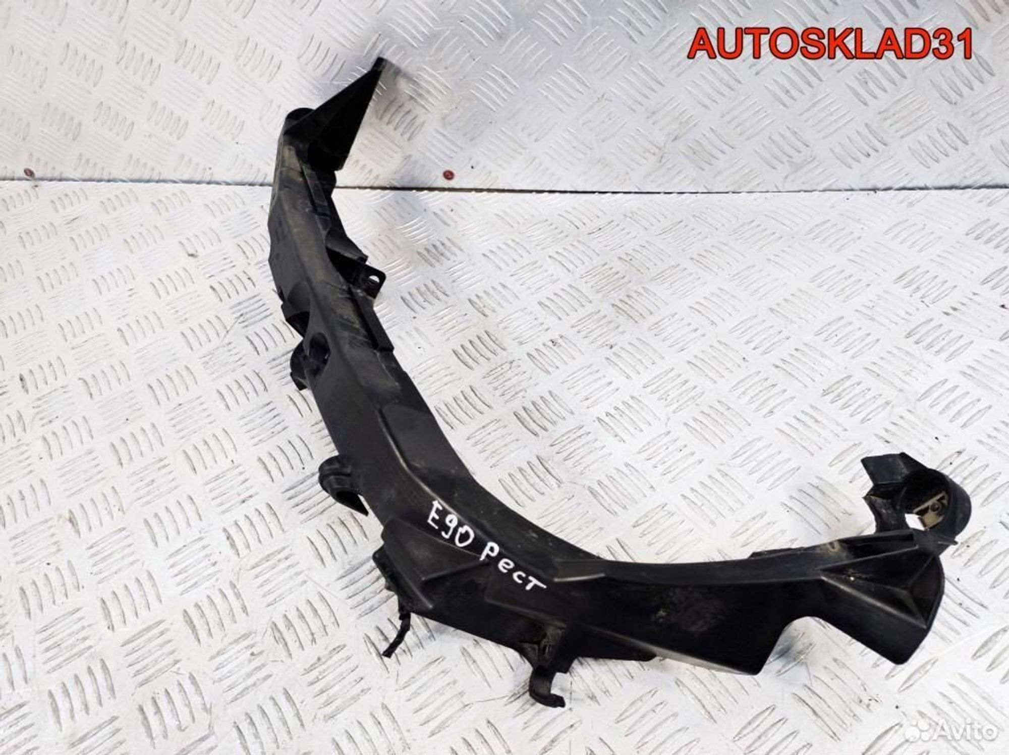 Кронштейн фар левый BMW E90 51647138401, 2600 рублей, Дубовое