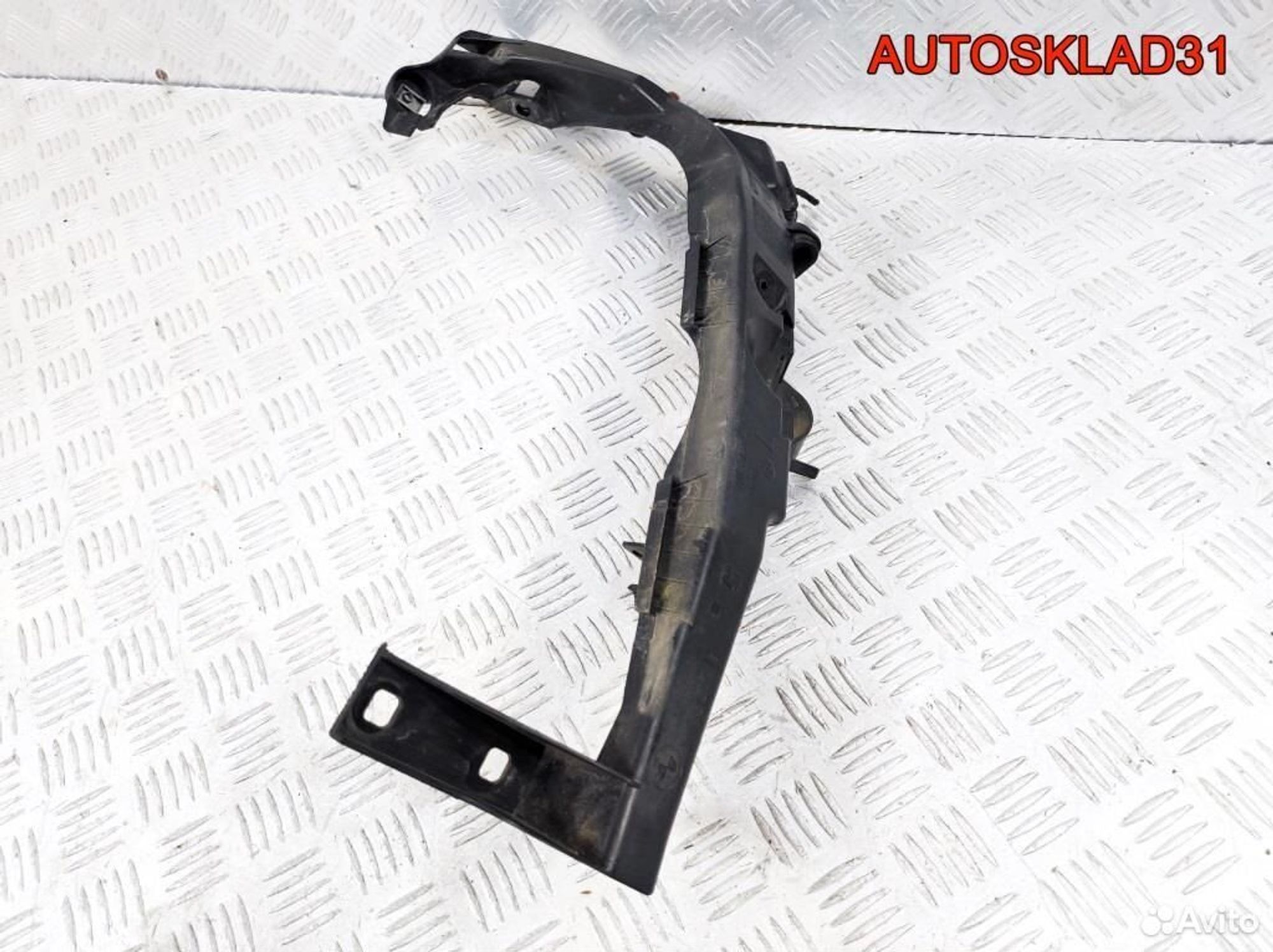 Кронштейн фар левый BMW E90 51647138401, 2600 рублей, Дубовое
