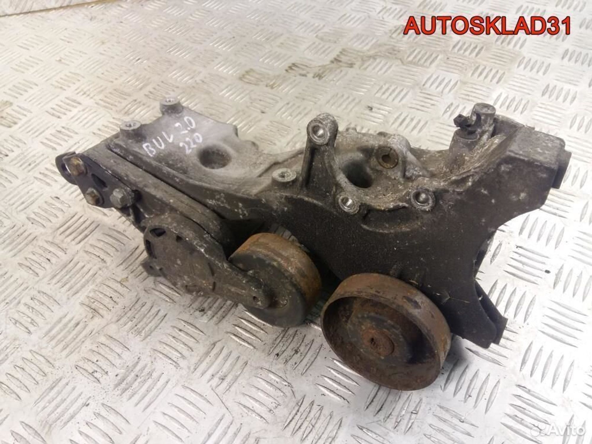 Кронштейн генератора Audi A4 B7 2.0 BUL, 1800 рублей, Дубовое