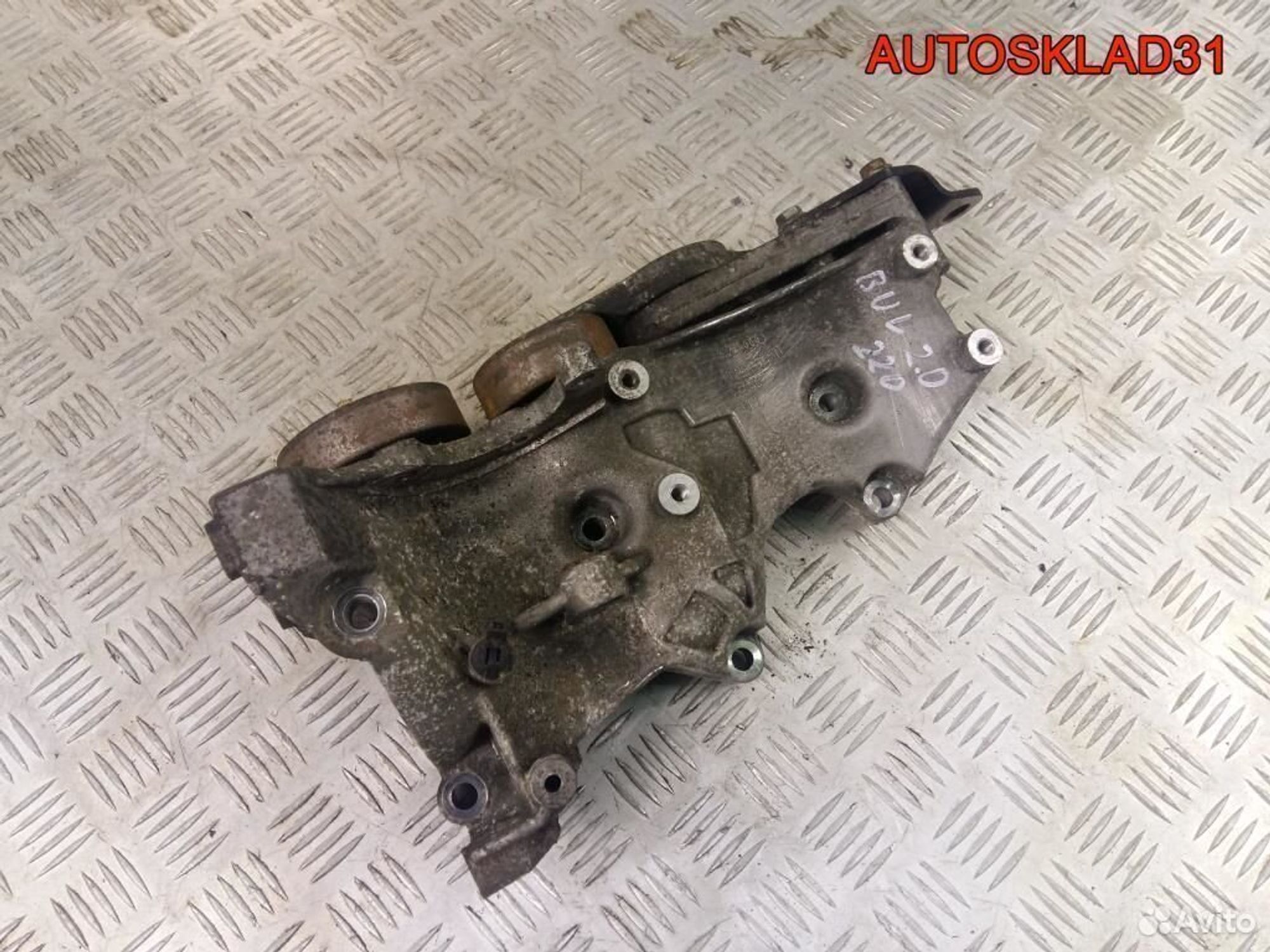 Кронштейн генератора Audi A4 B7 2.0 BUL, 1800 рублей, Дубовое