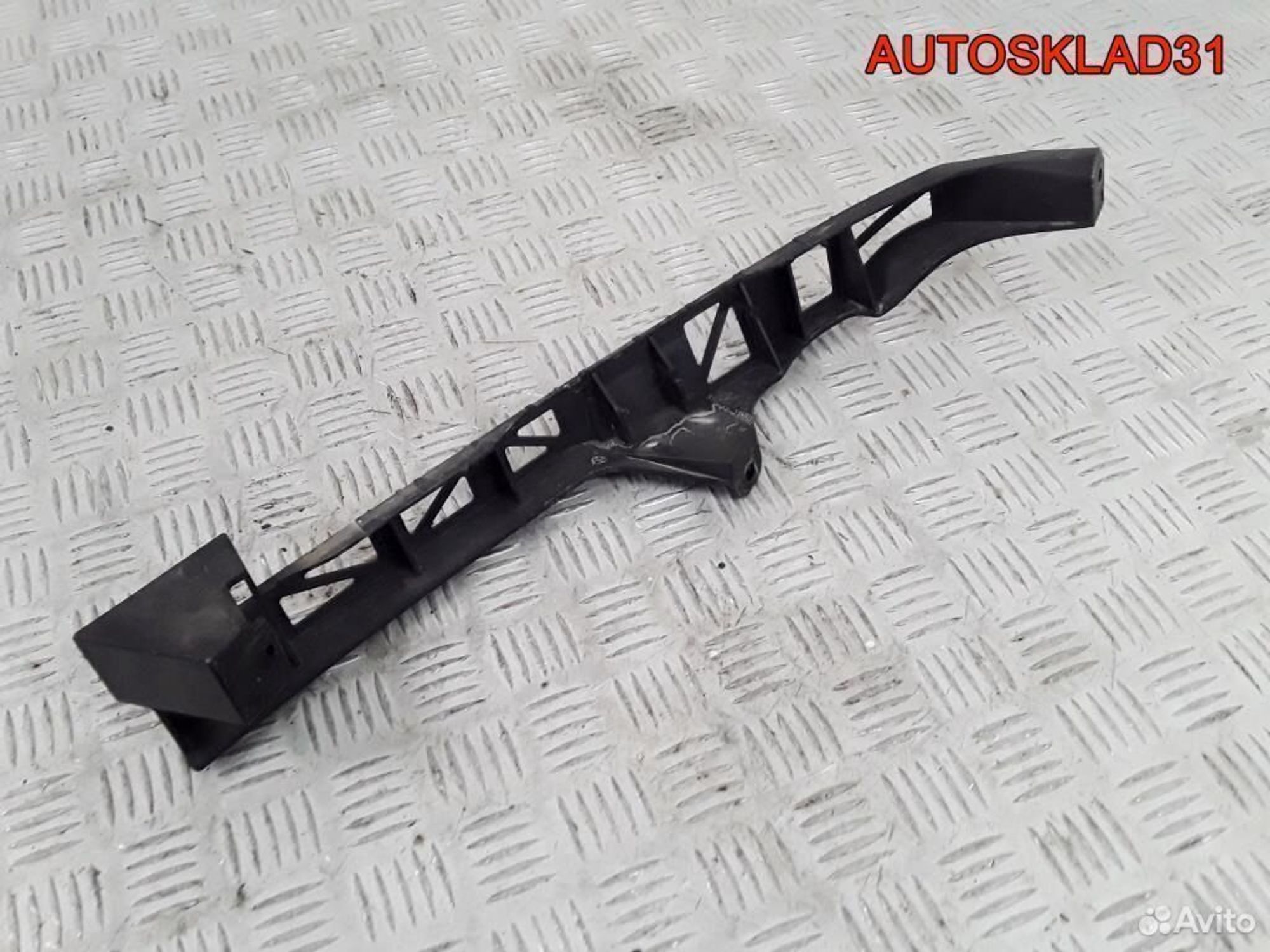 Кронштейн фар правый Mazda 3 BK седан BN8V50151, 1200 рублей, Дубовое