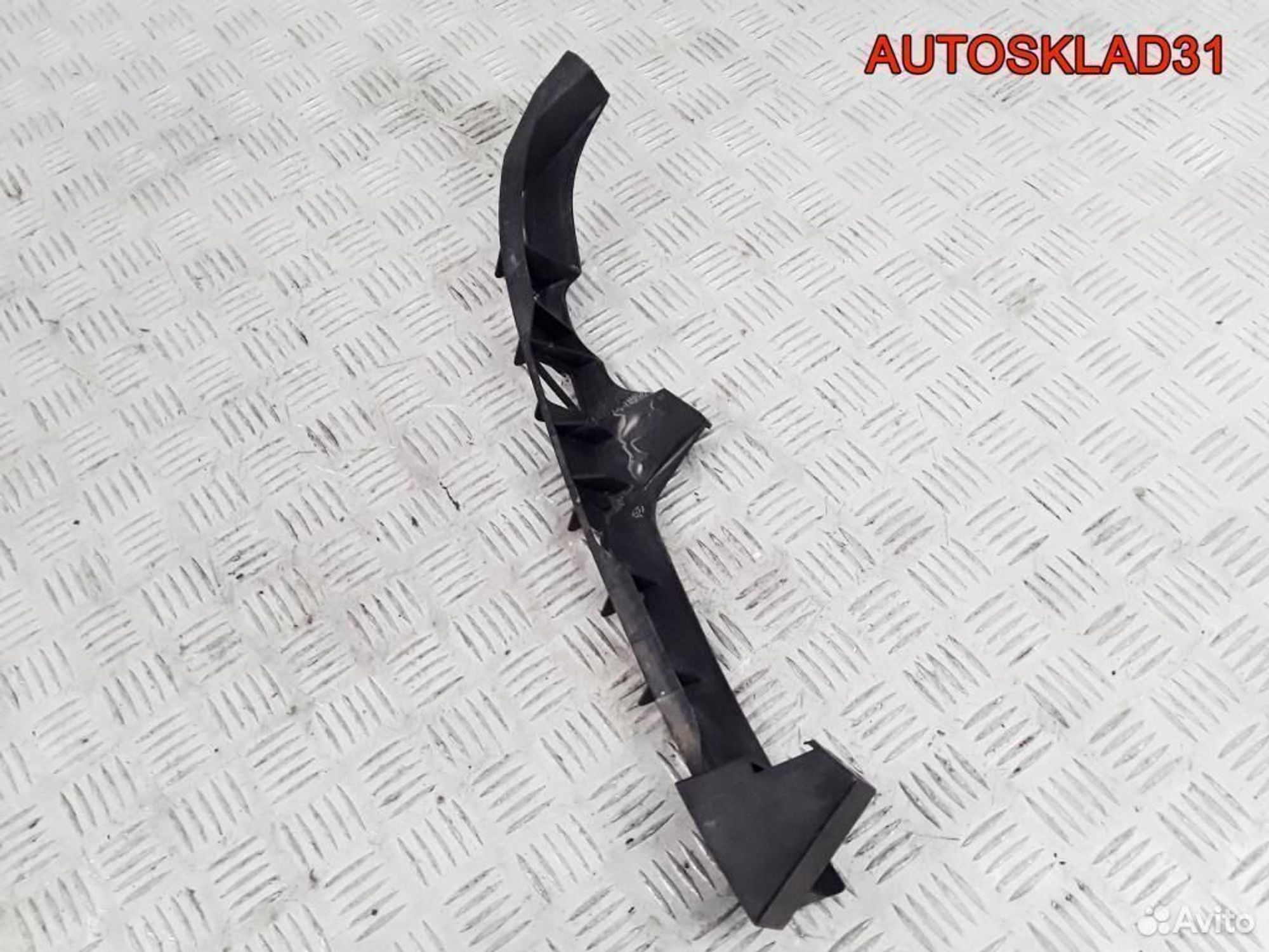 Кронштейн фар правый Mazda 3 BK седан BN8V50151, 1200 рублей, Дубовое